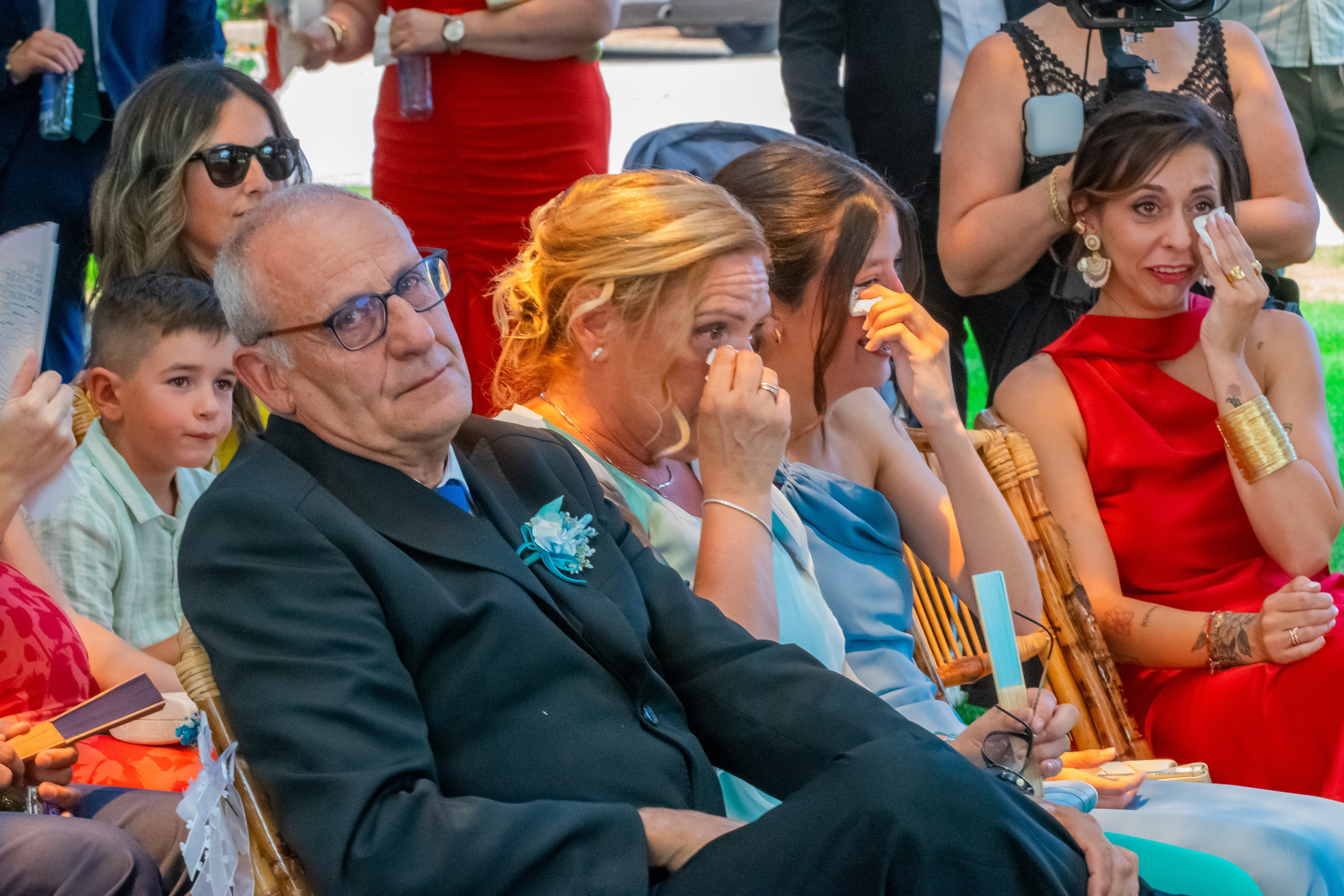 Invitados emocionados durante los votos