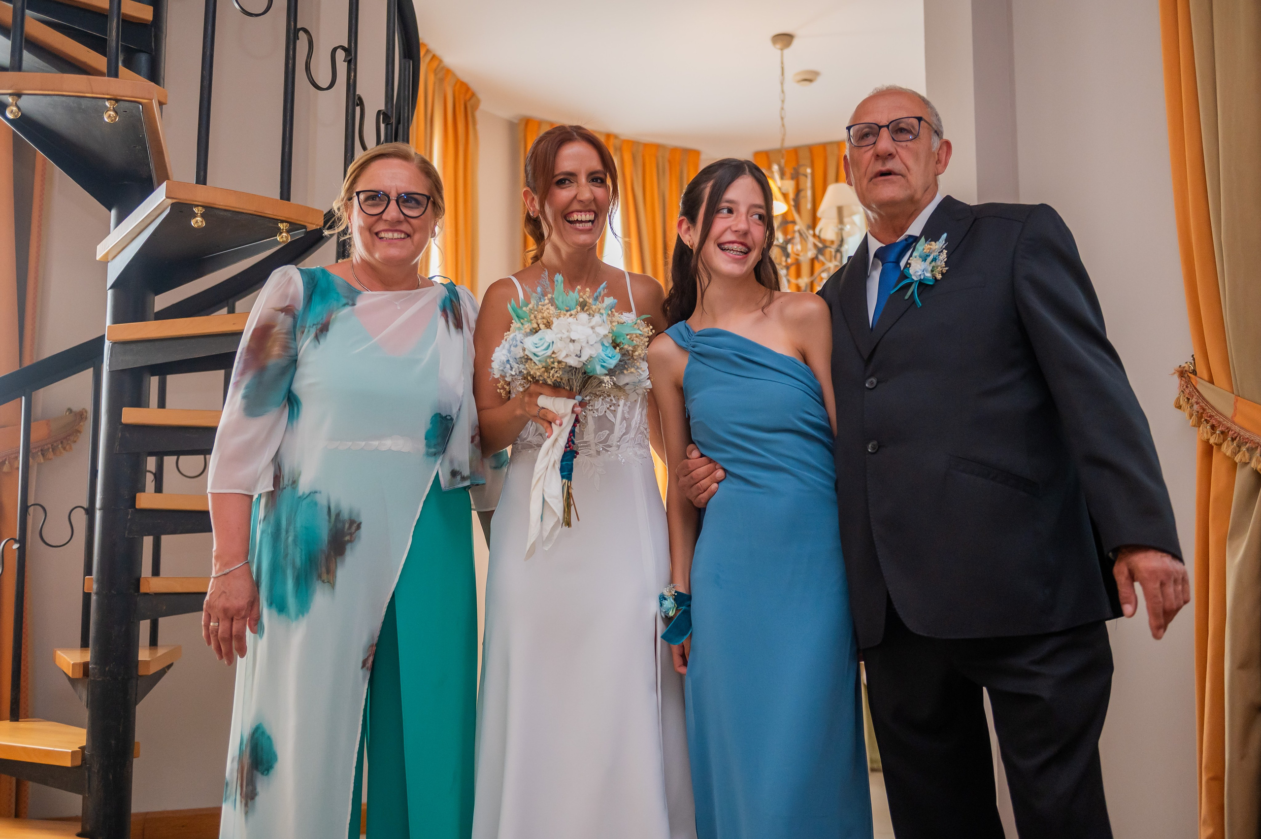 Sara con su familia en la habitación de Torre la Mina
