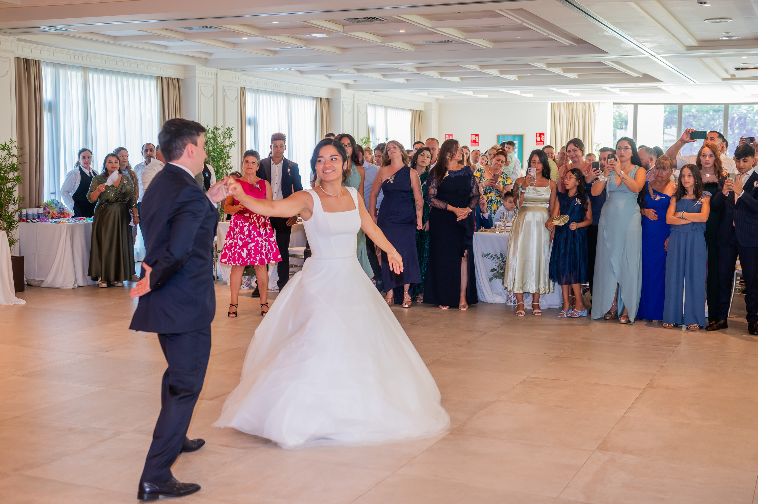 Primer baile de Irina y Alex en el salón
