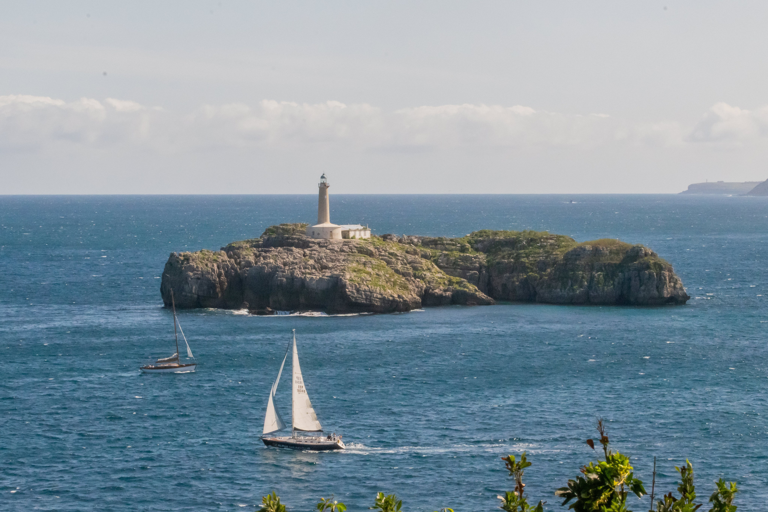 Isla de Mouro y su faro frente a Santander