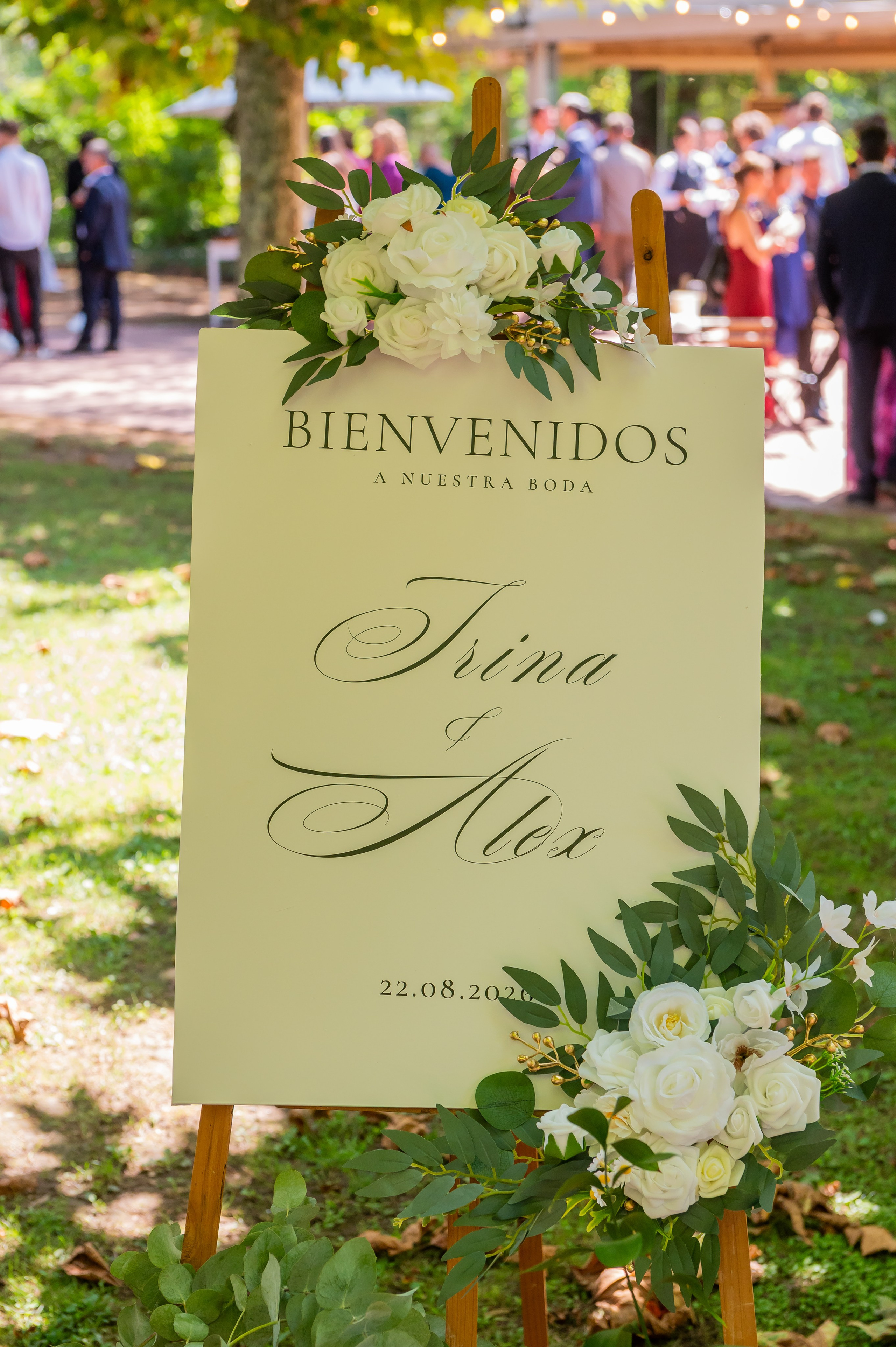Cartel de bienvenida con los nombres de Irina y Alex