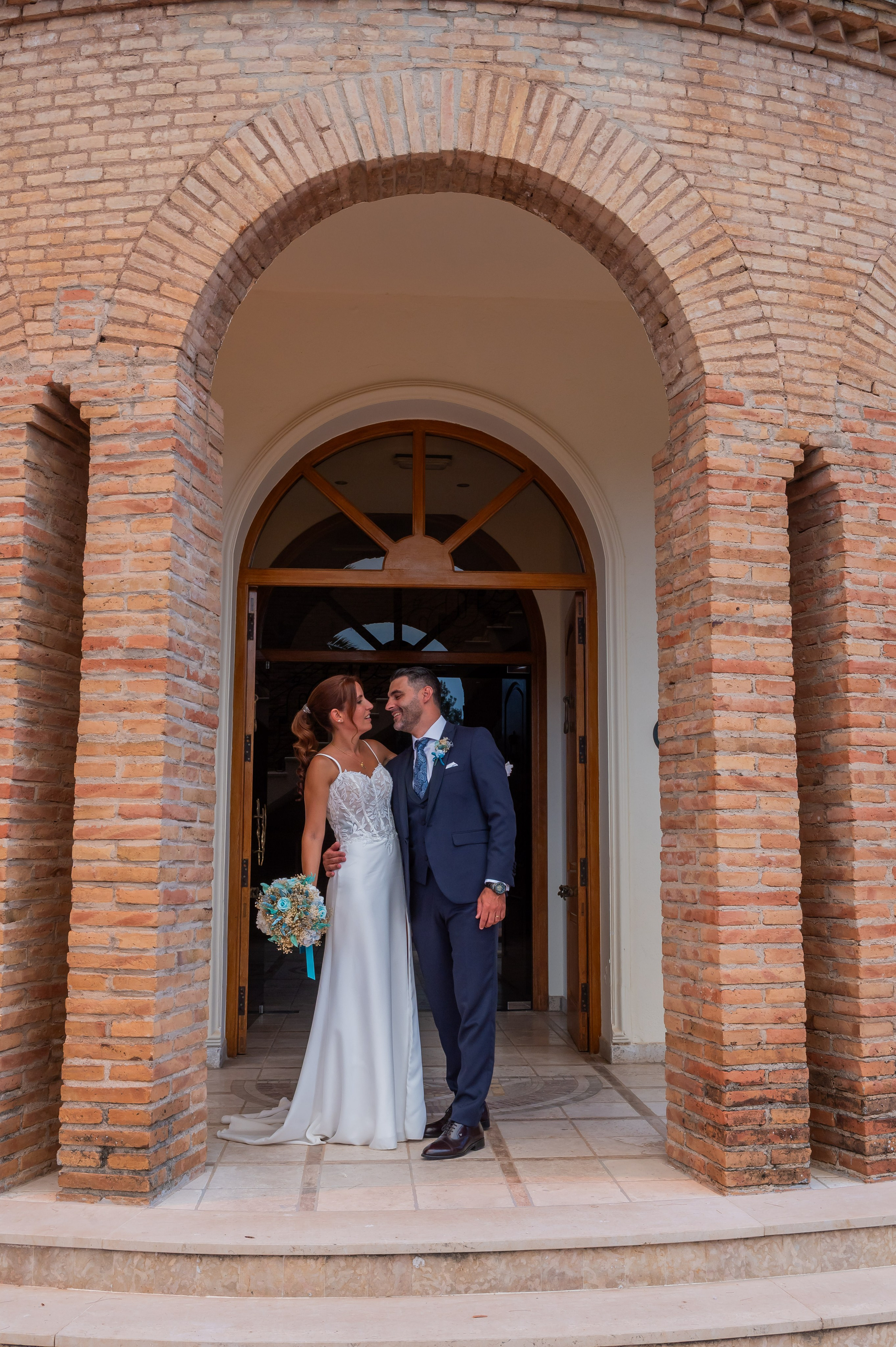 Sara y Torna en la puerta de Torre la Mina