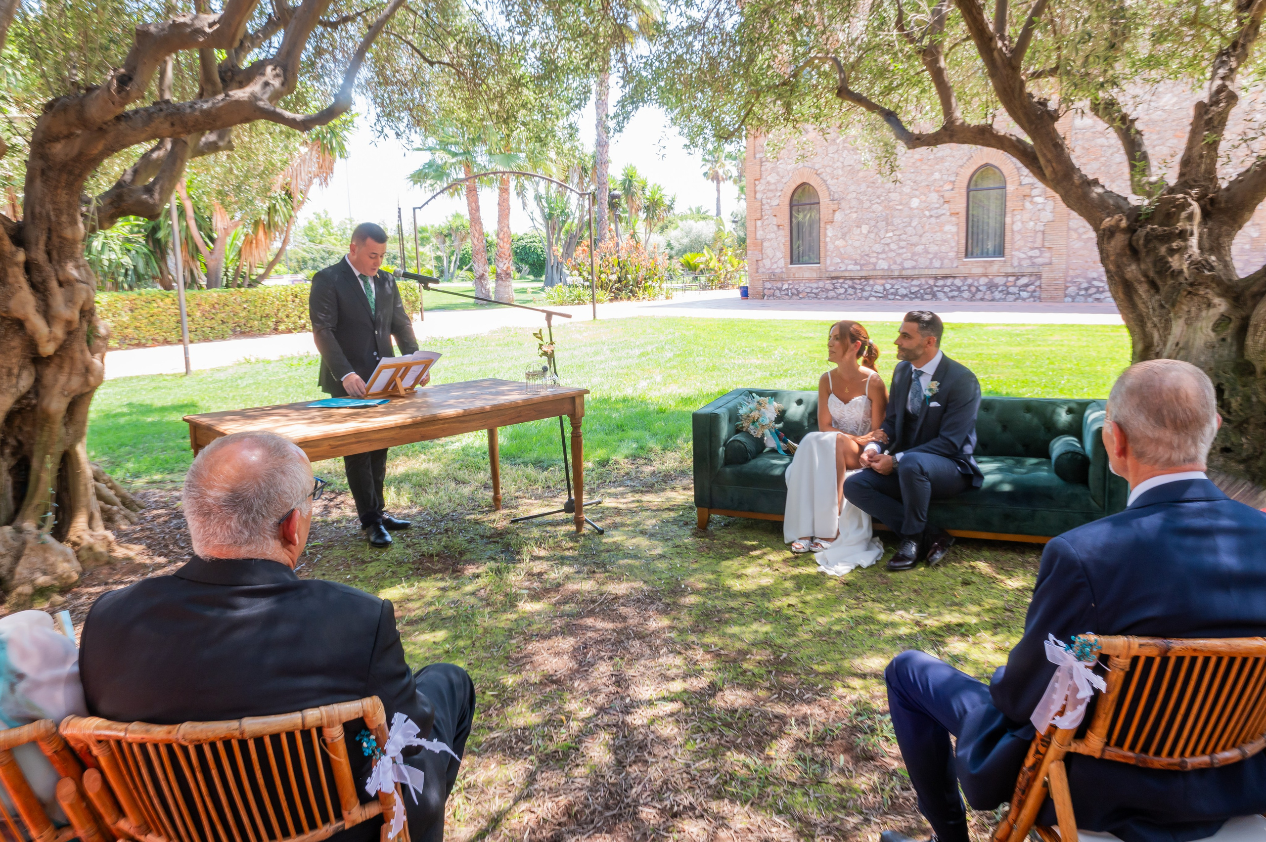 Ceremonia civil en el jardín de Torre la Mina