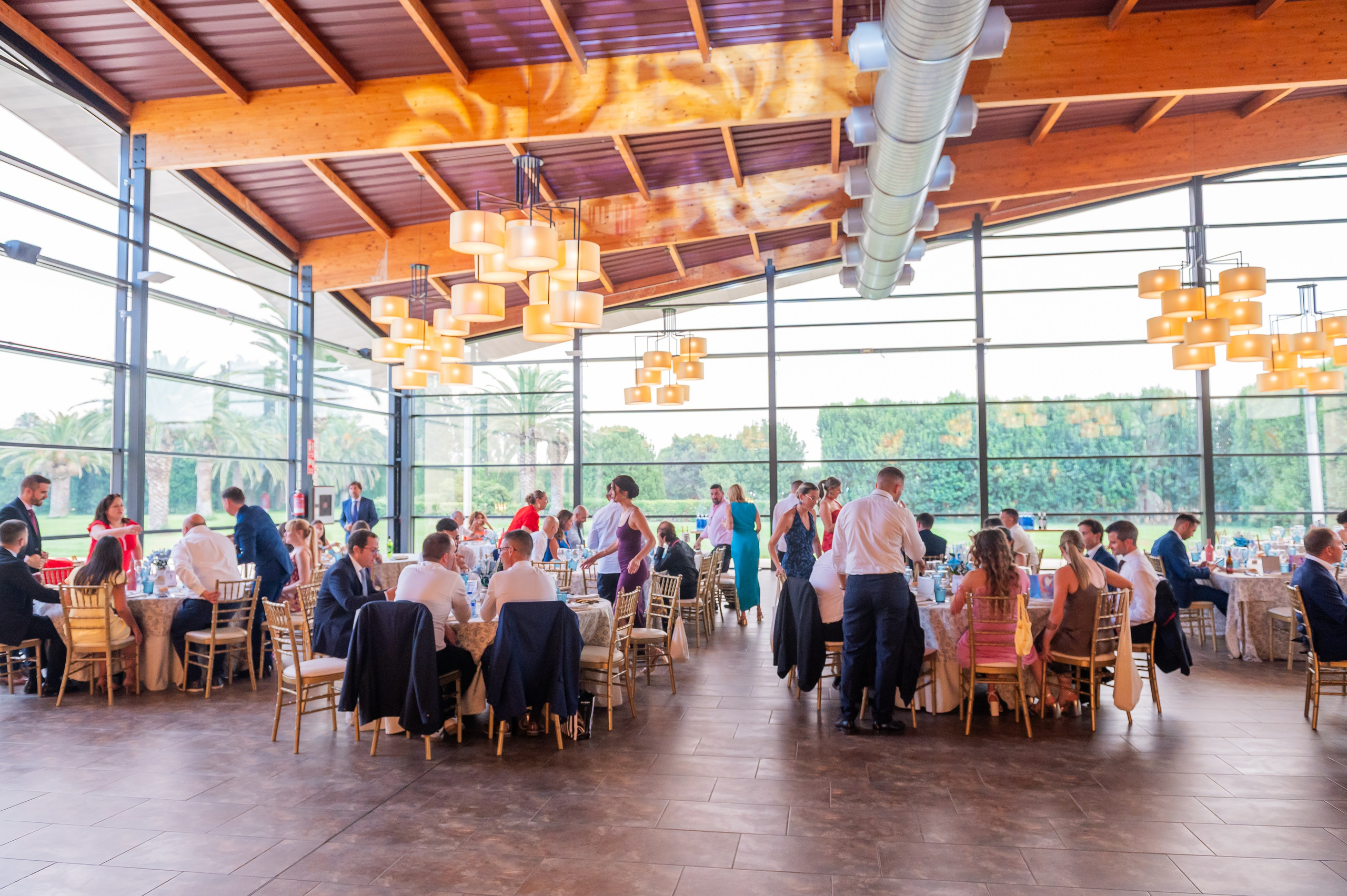 Salón acristalado del banquete en la Alquería del Niño Perdido