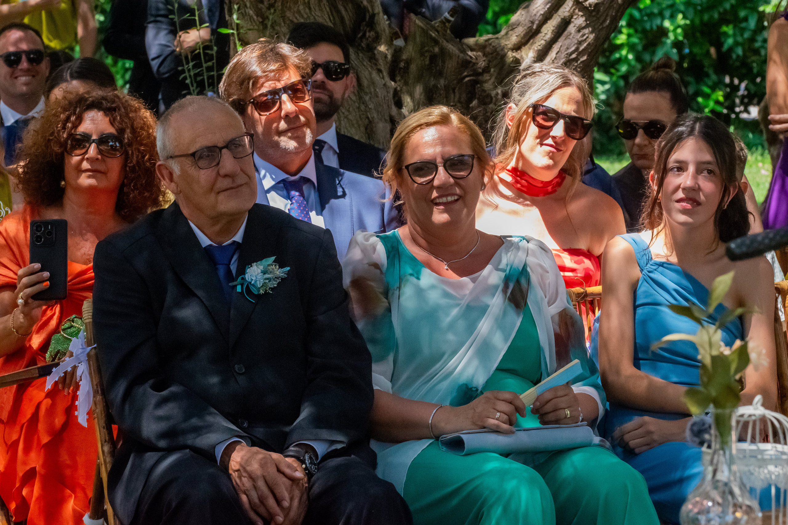 Invitados emocionados durante la ceremonia