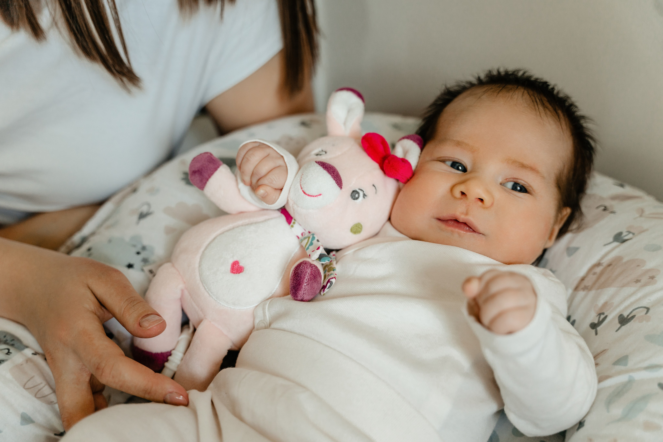 Familienfotografie Hanau, Neugeborenenfotografie Hanau, Hanau Familienfotograf, Babyfotografie Hanau, Schwangerschaftsfotografie Hanau, Kinderfotografie Hanau, Fotostudio für Familien und Neugeborene in Hanau, Hanau Familienfotografin, Neugeborenenfotografin Hanau, Familienfotoshootings Hanau, Hanau Babyfotografin, Hanau Schwangerschaftsfotografin, Hanau Kinderfotograf, Natürliche Familienfotos Hanau, Kreative Neugeborenenfotos Hanau, Hanau Familienfotostudio, Familienfotografie im Freien Hanau, Authentische Familienbilder Hanau, Neugeborenenfotografie zu Hause Hanau, Hanau professionelle Familienfotos
