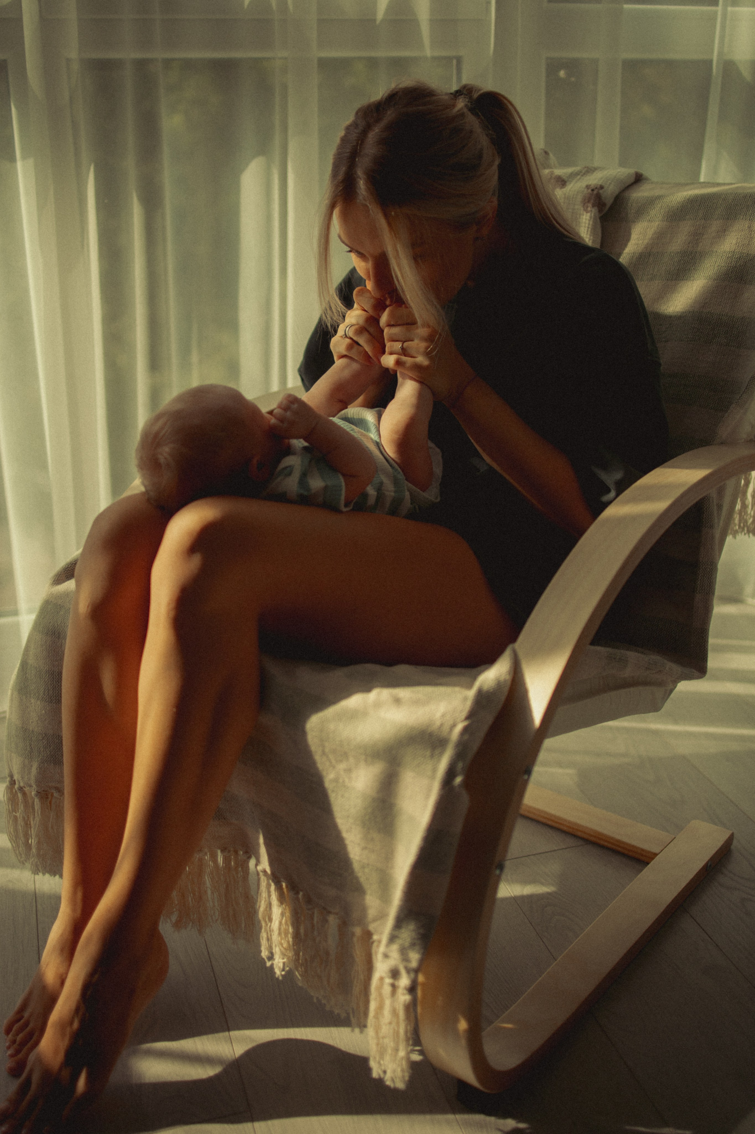 Newborn. Lifestyle photographer Vancouver Island