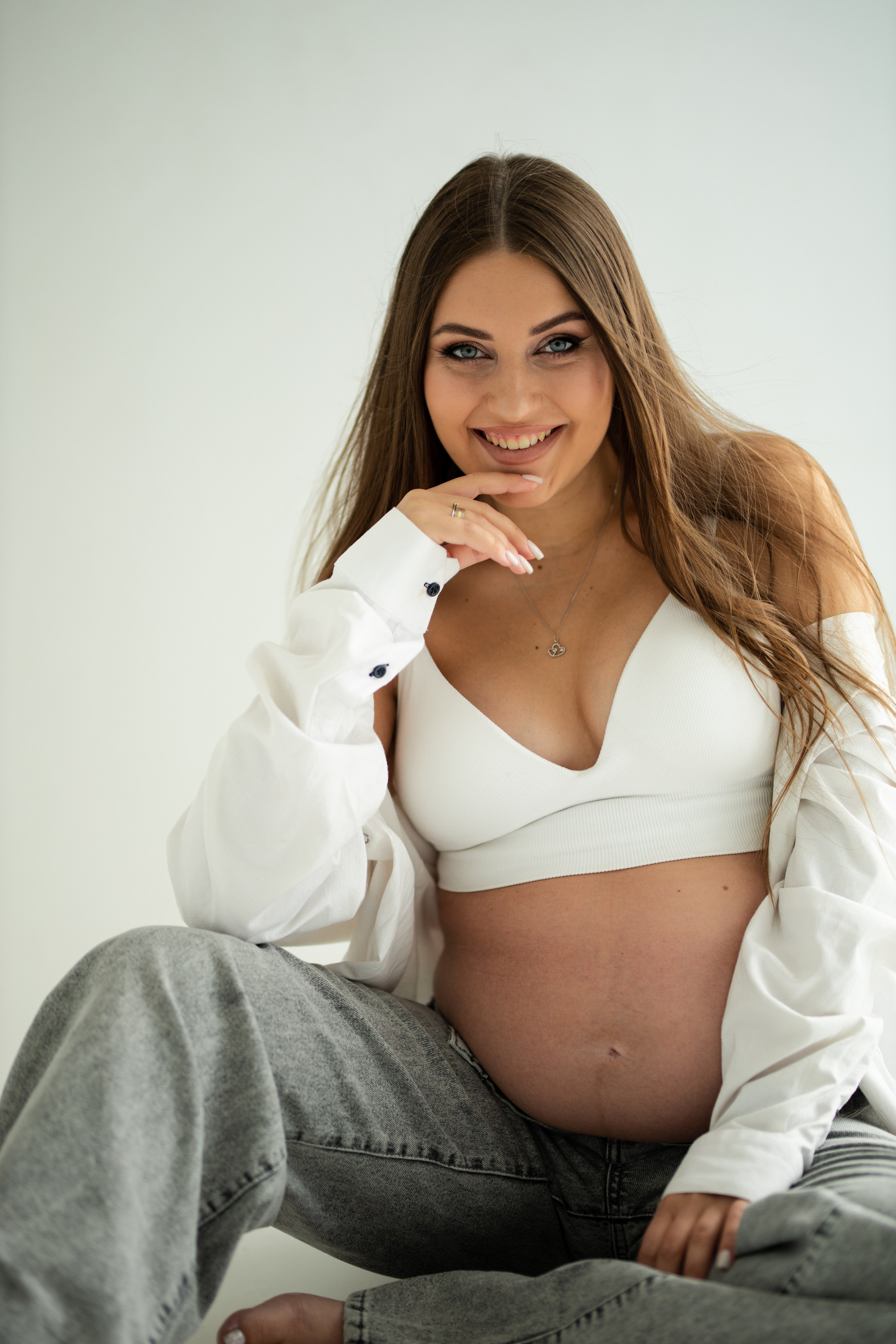 Pregnant. Lifestyle photographer Vancouver Island