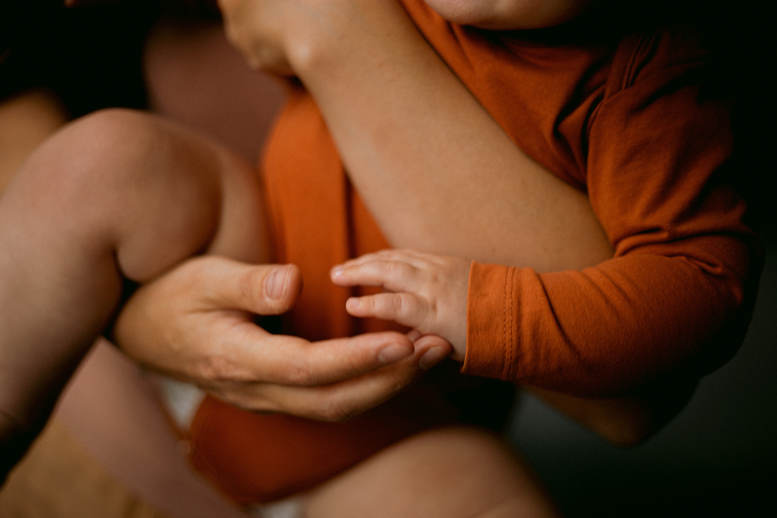 Mom + baby. Lifestyle photographer Vancouver Island