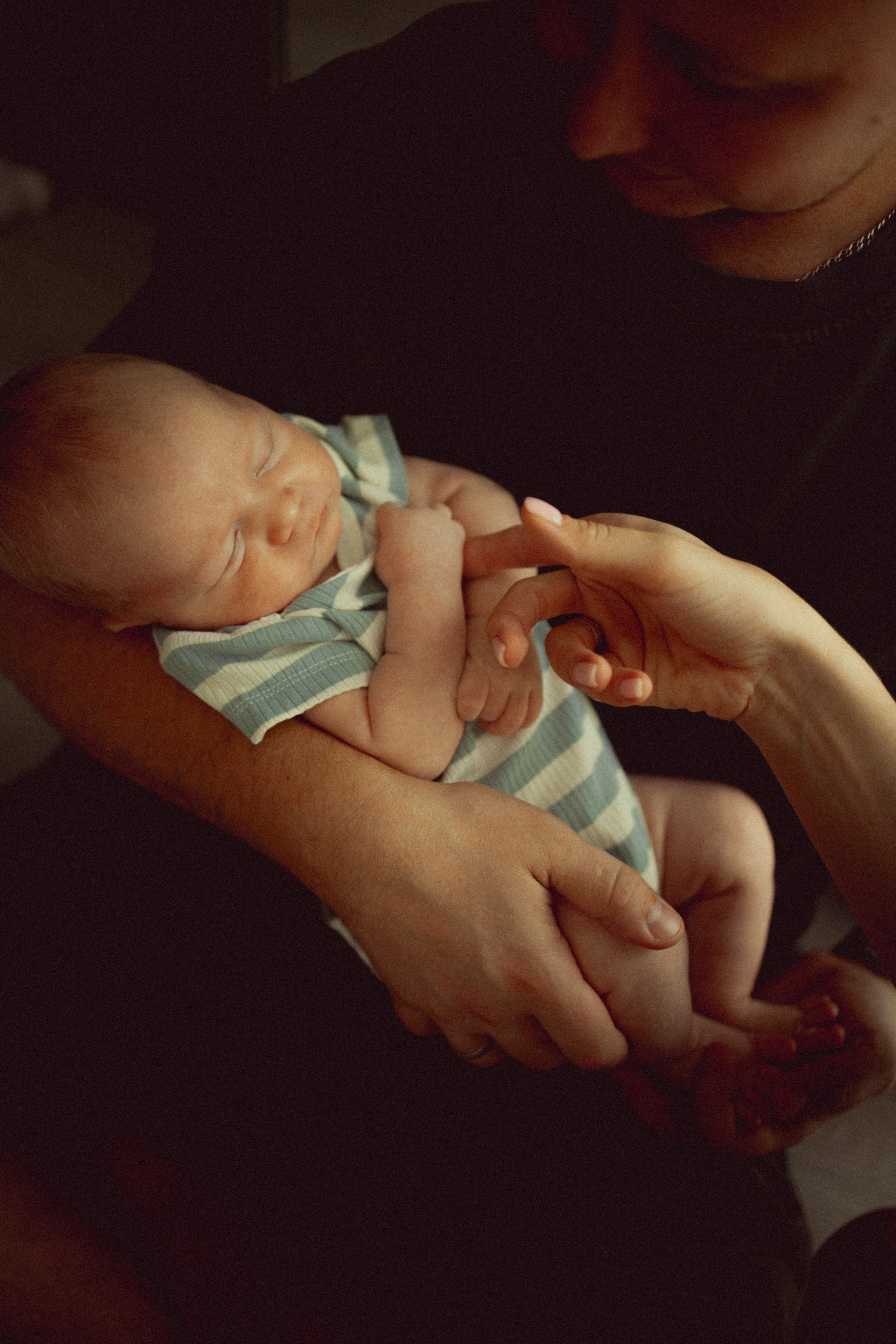 Newborn. Lifestyle photographer Vancouver Island