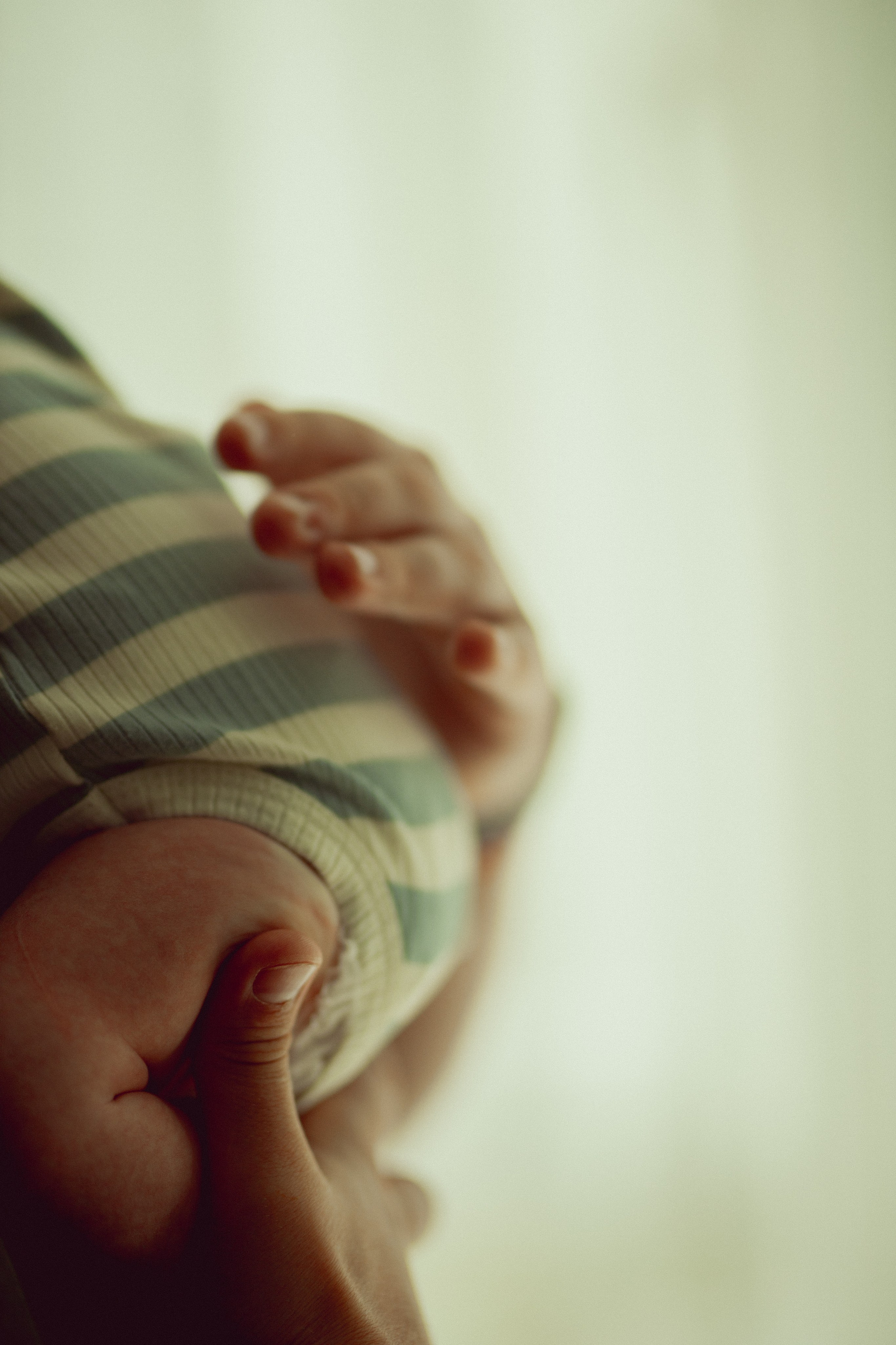 Newborn. Lifestyle photographer Vancouver Island