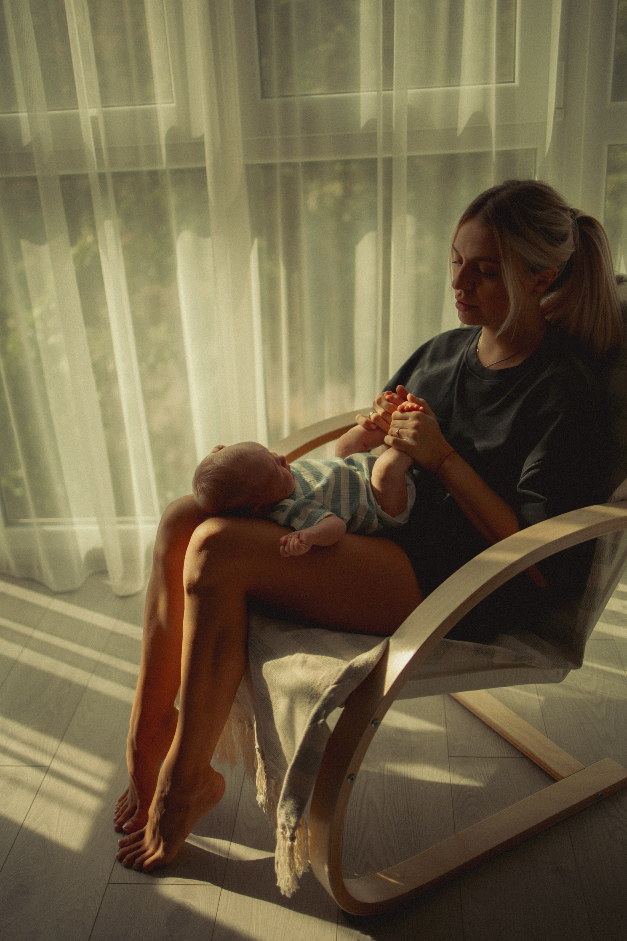 Newborn. Lifestyle photographer Vancouver Island