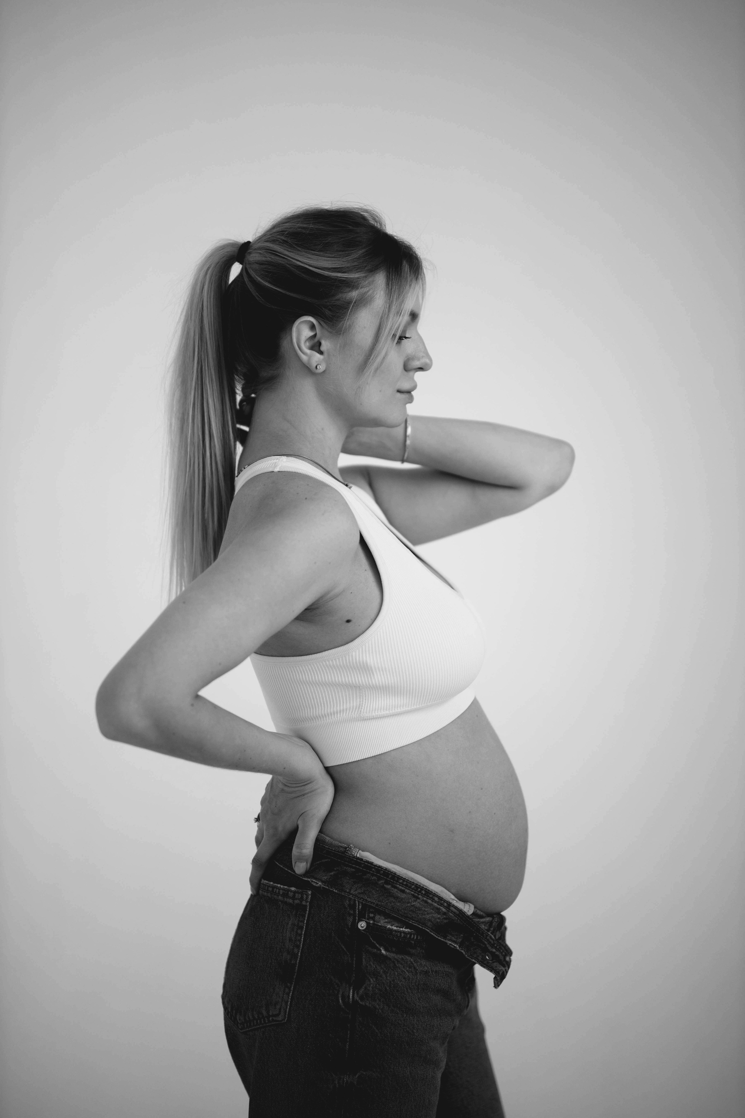 Pregnant. Lifestyle photographer Vancouver Island
