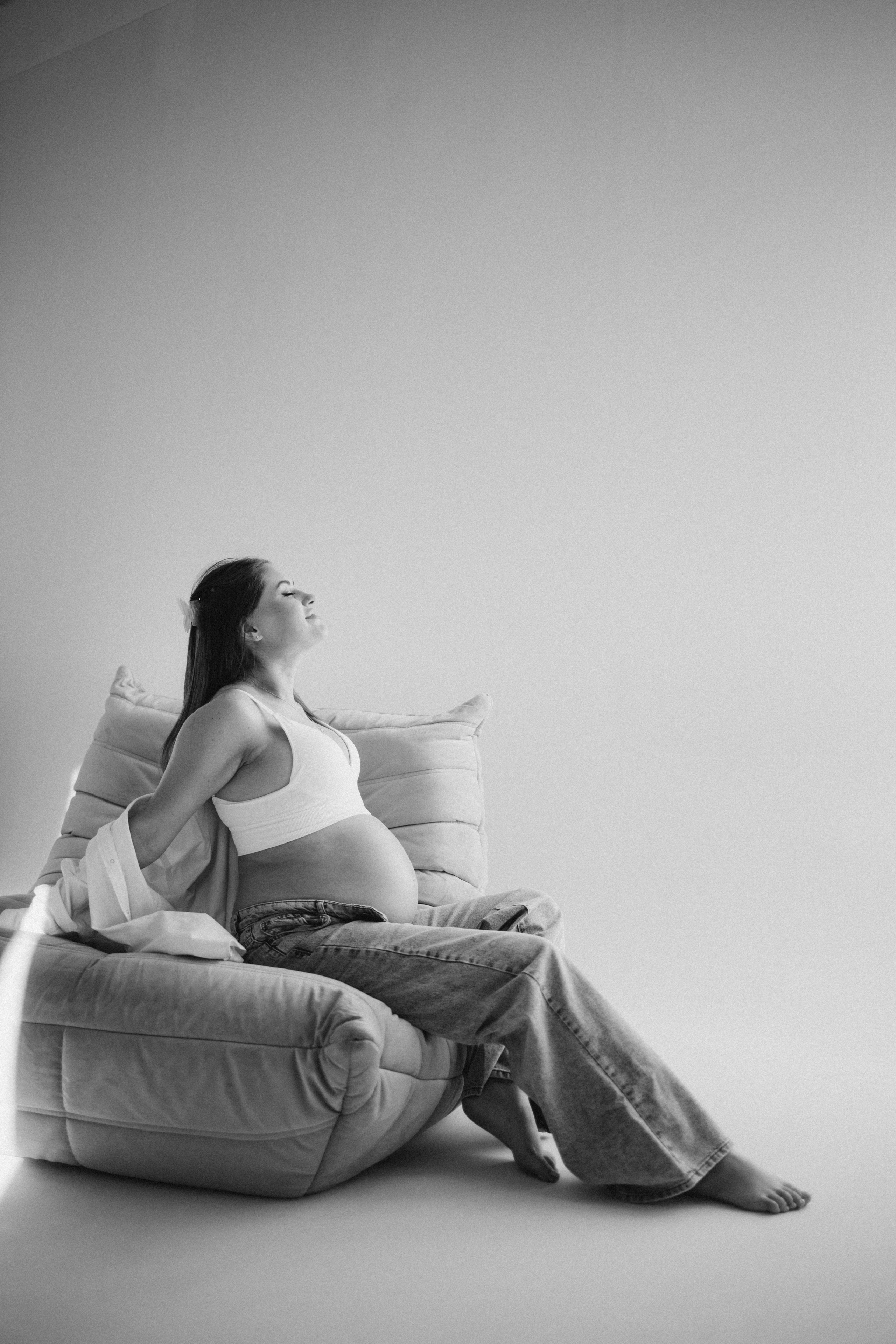 Pregnant. Lifestyle photographer Vancouver Island