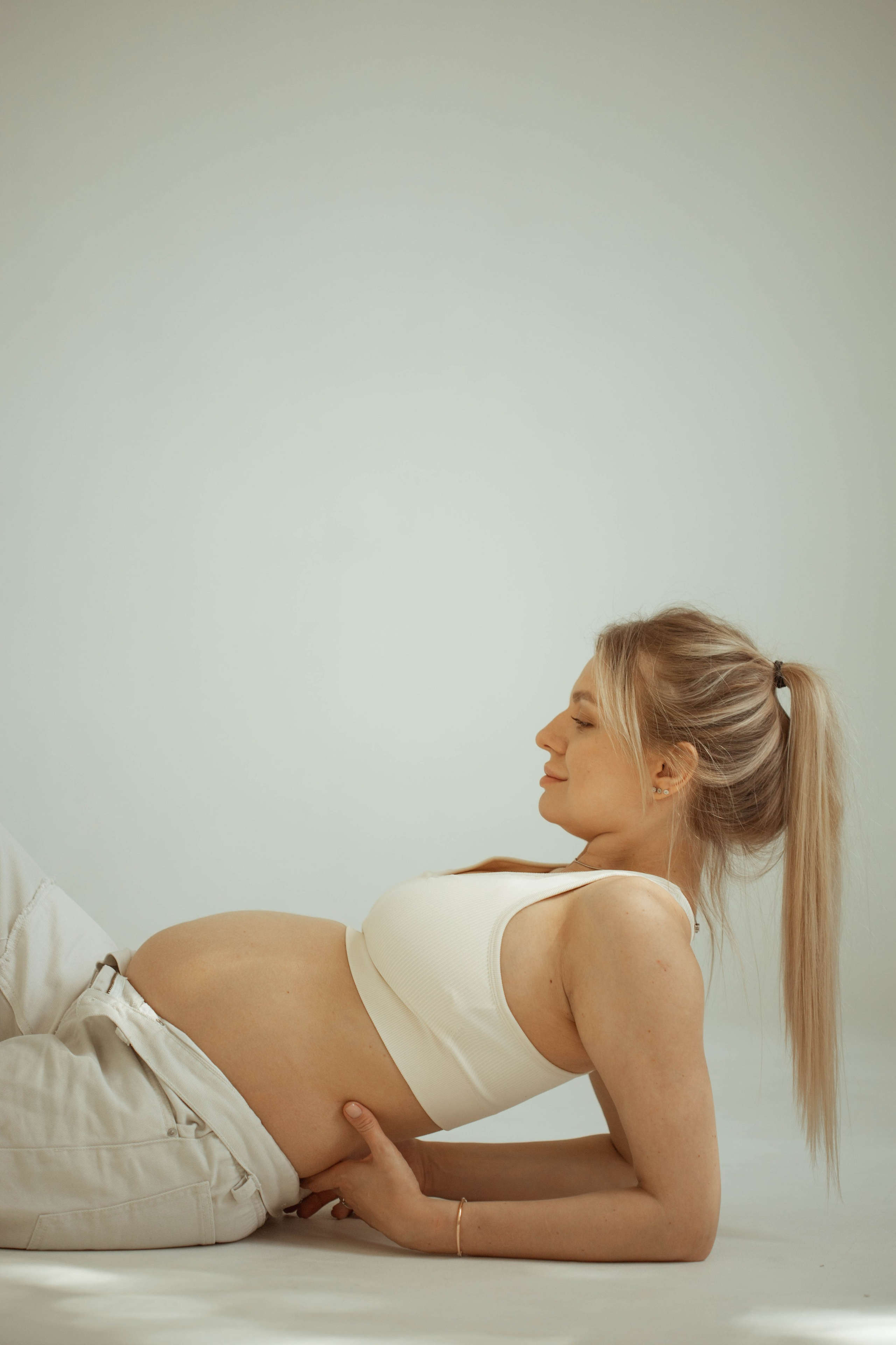 Pregnant. Lifestyle photographer Vancouver Island