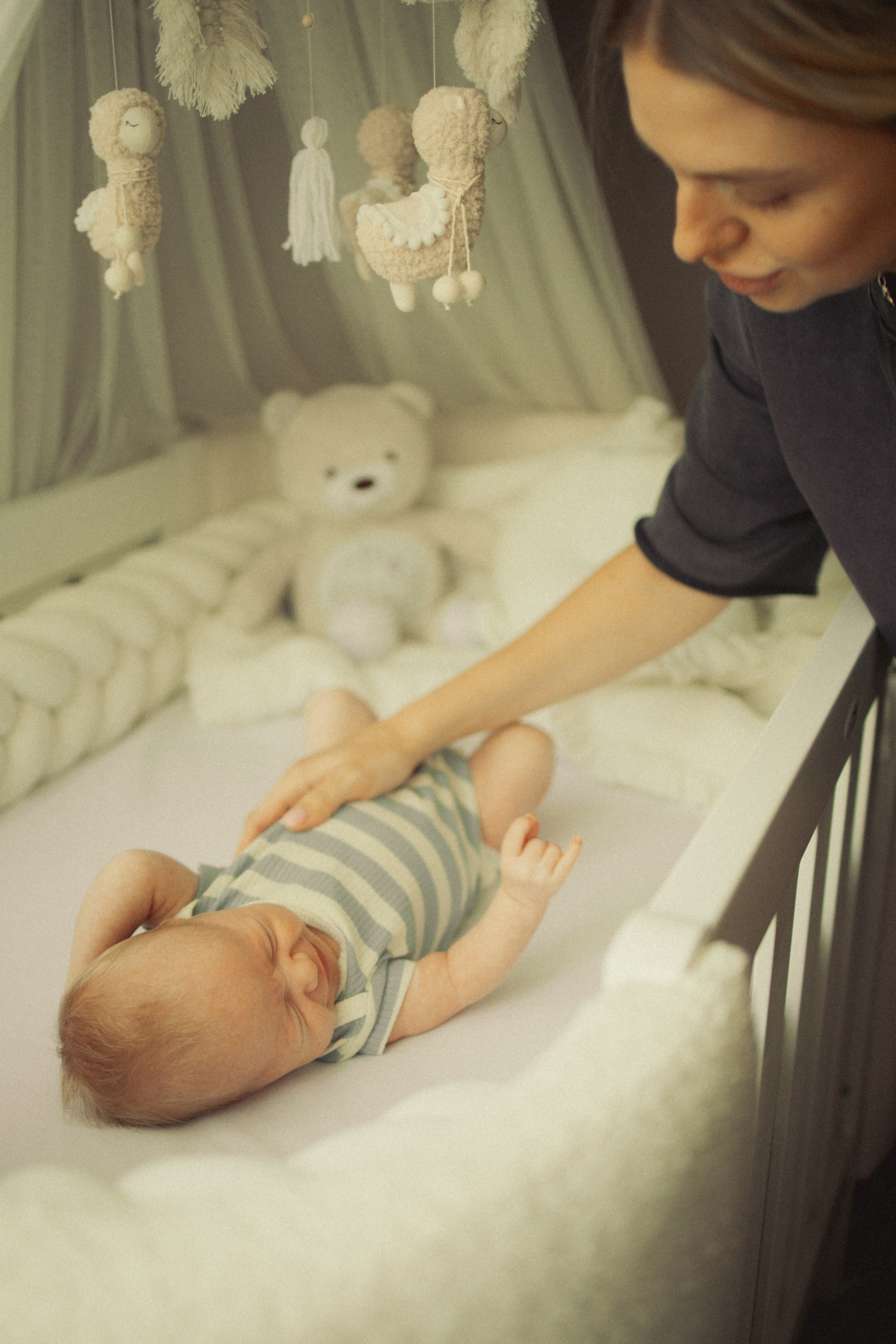 Newborn. Lifestyle photographer Vancouver Island