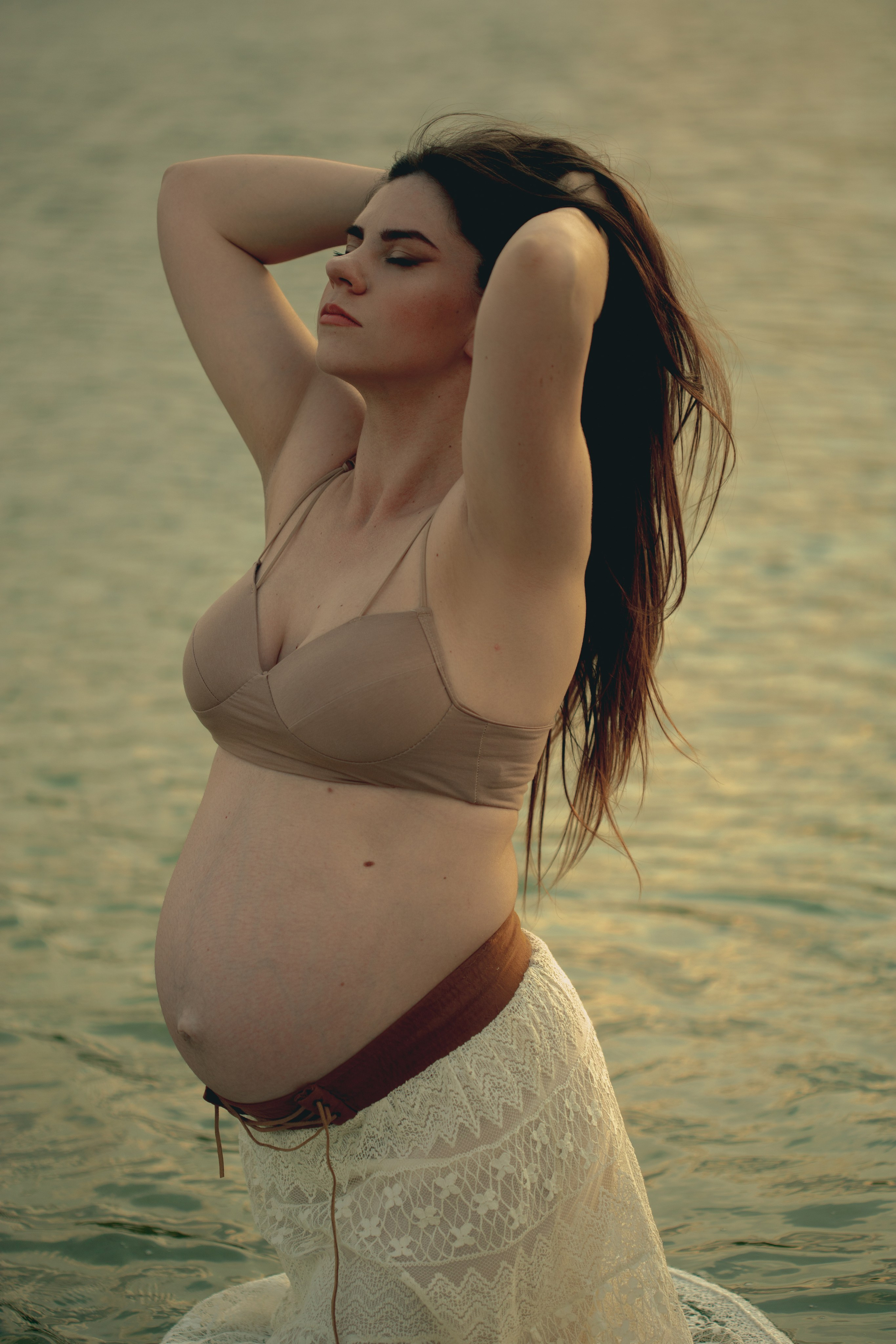 Pregnant. Lifestyle photographer Vancouver Island