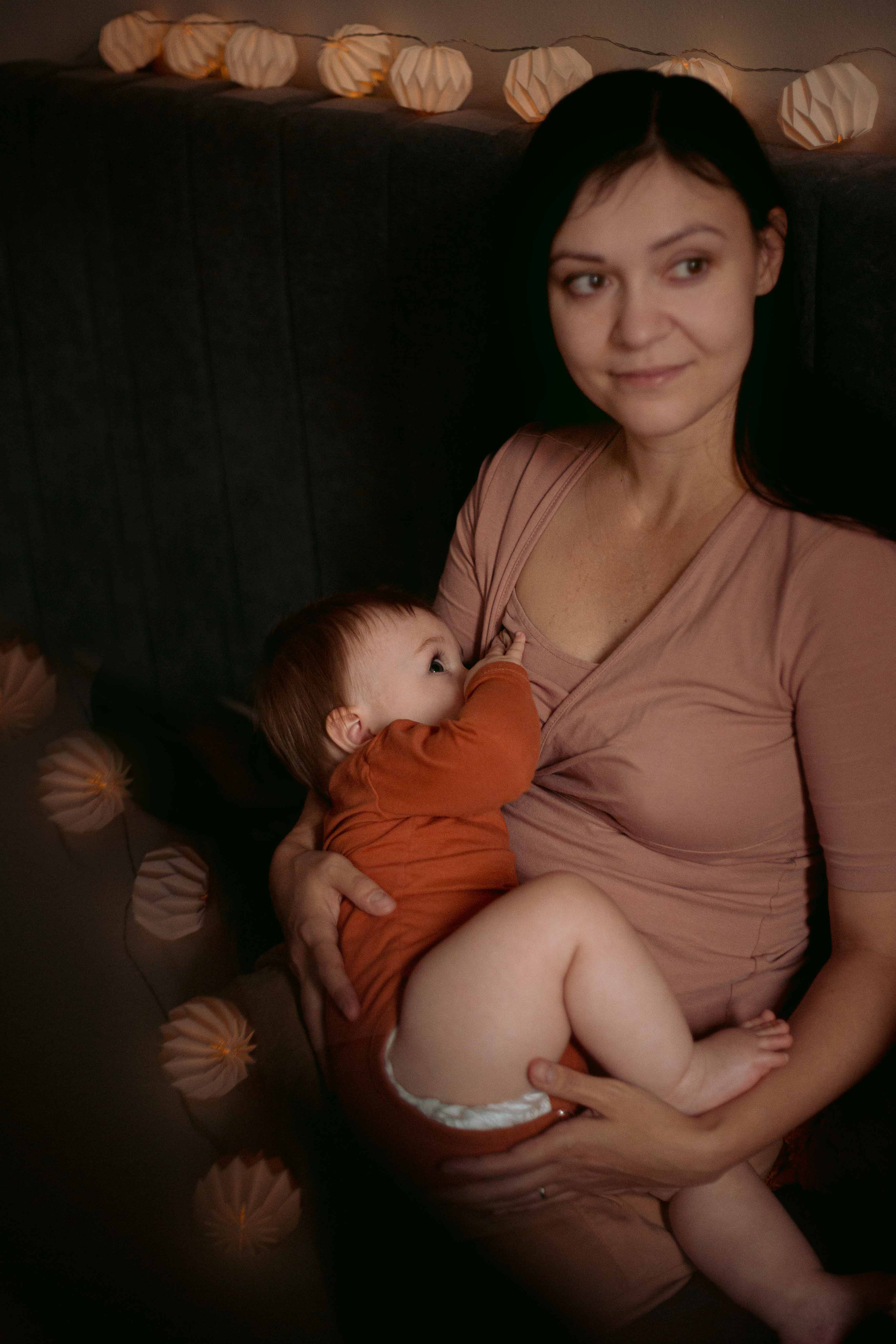 Mom + baby. Lifestyle photographer Vancouver Island