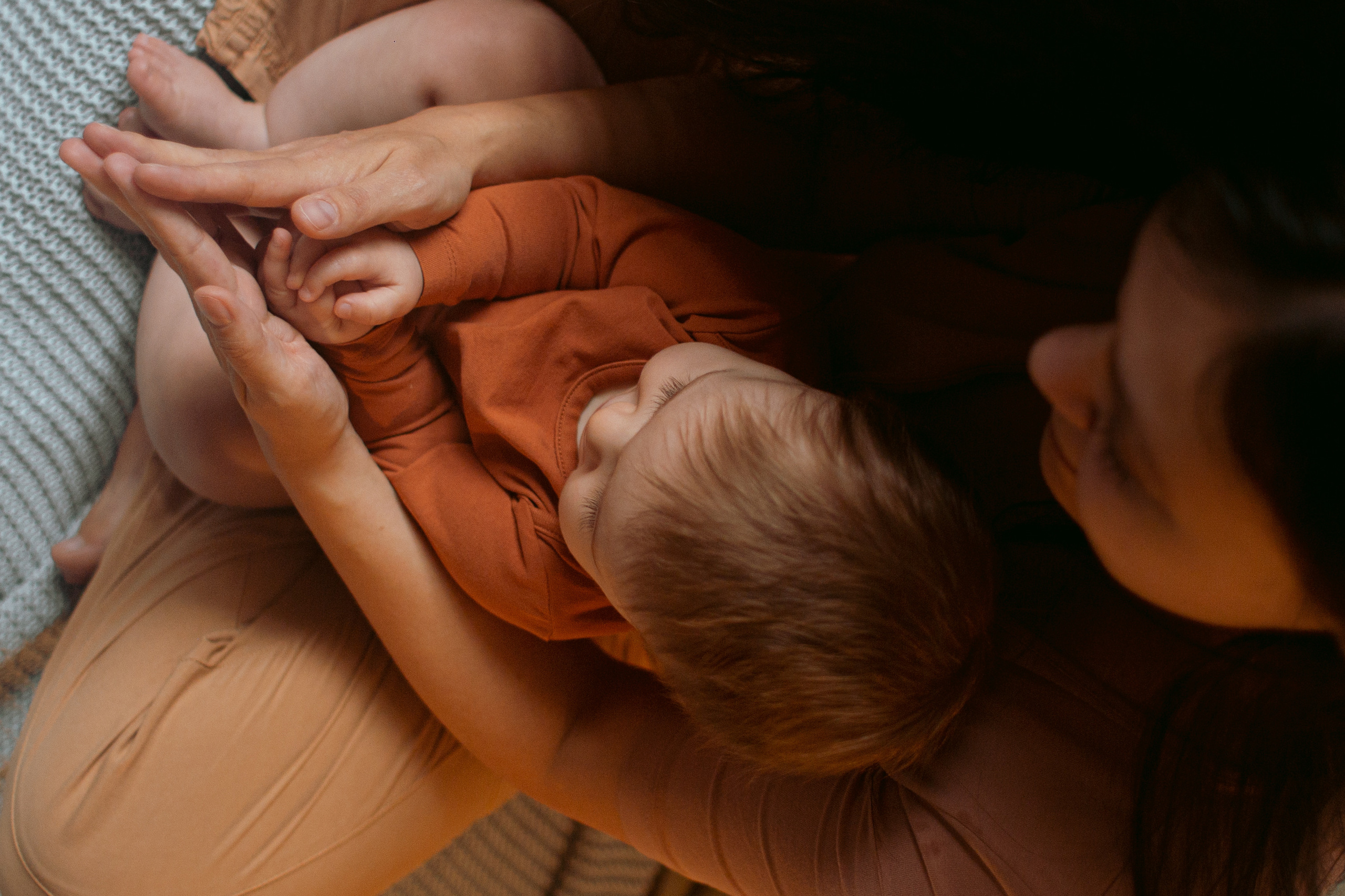 Mom + baby. Lifestyle photographer Vancouver Island