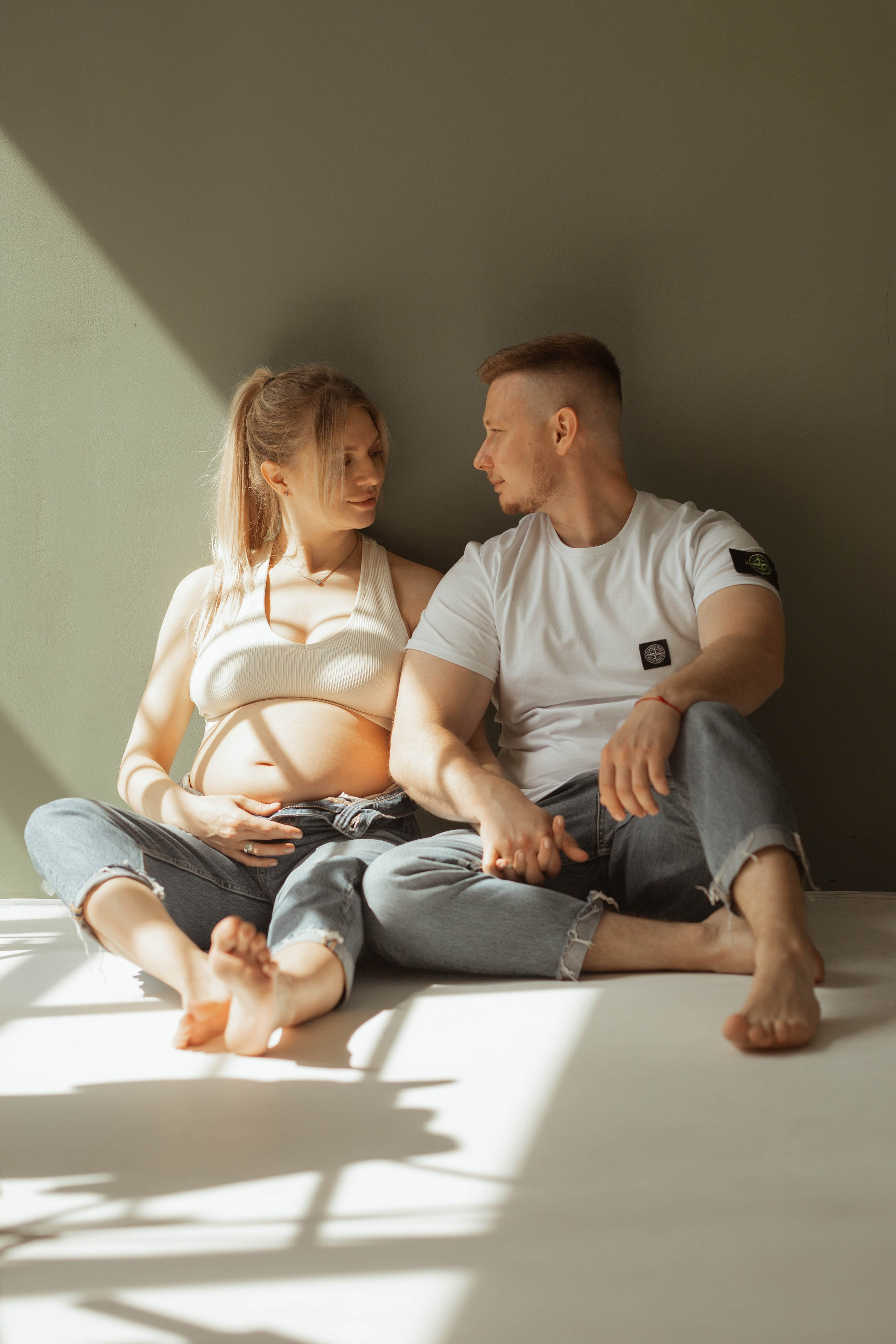 Pregnant. Lifestyle photographer Vancouver Island