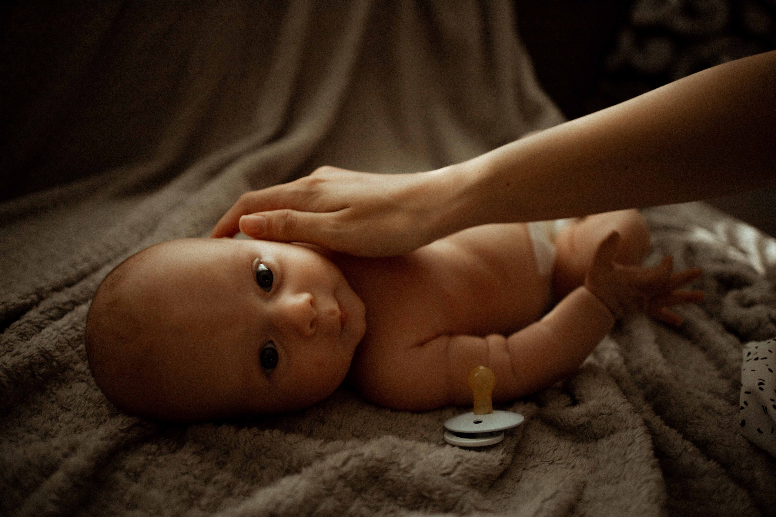 Newborn. Lifestyle photographer Vancouver Island
