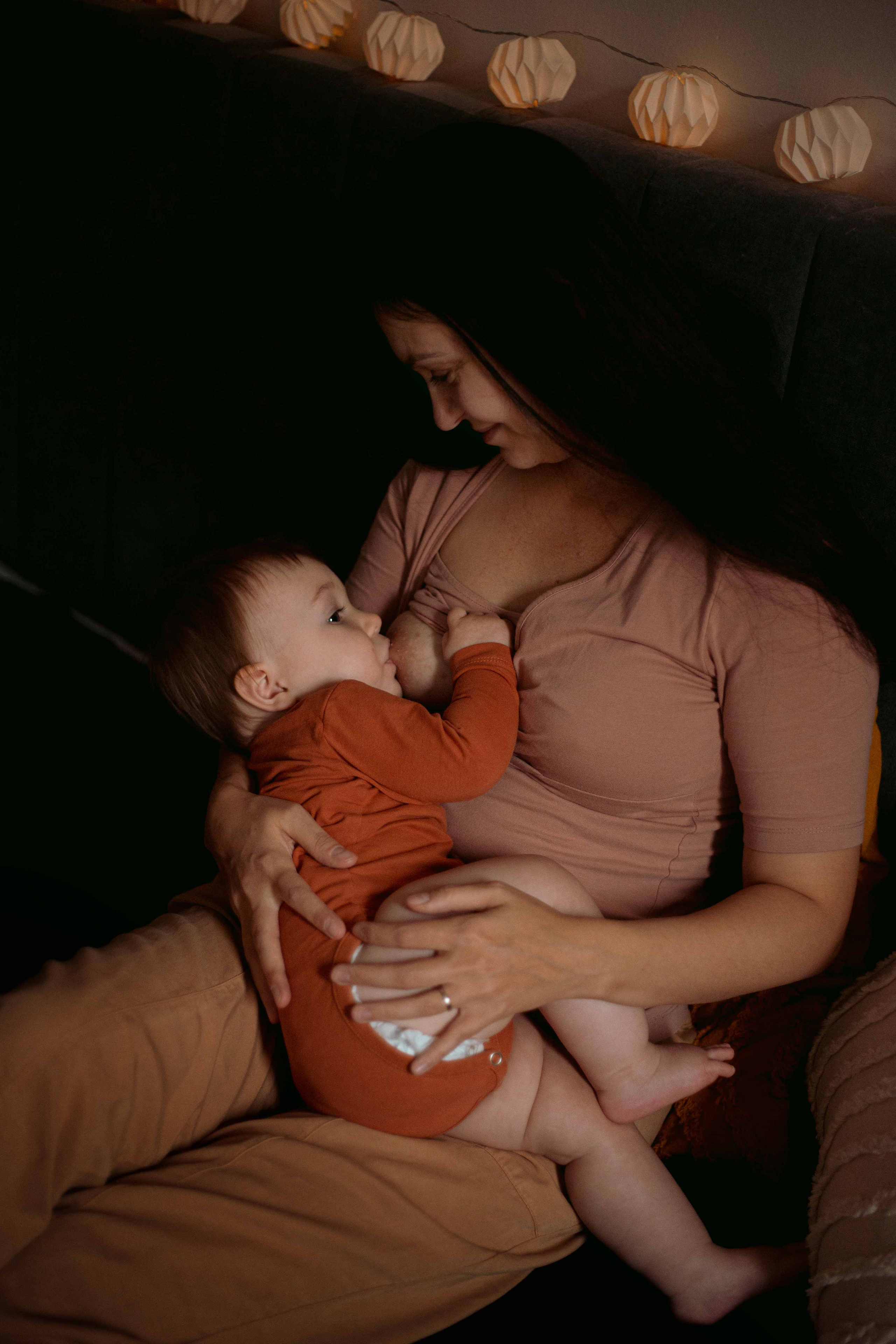 Mom + baby. Lifestyle photographer Vancouver Island