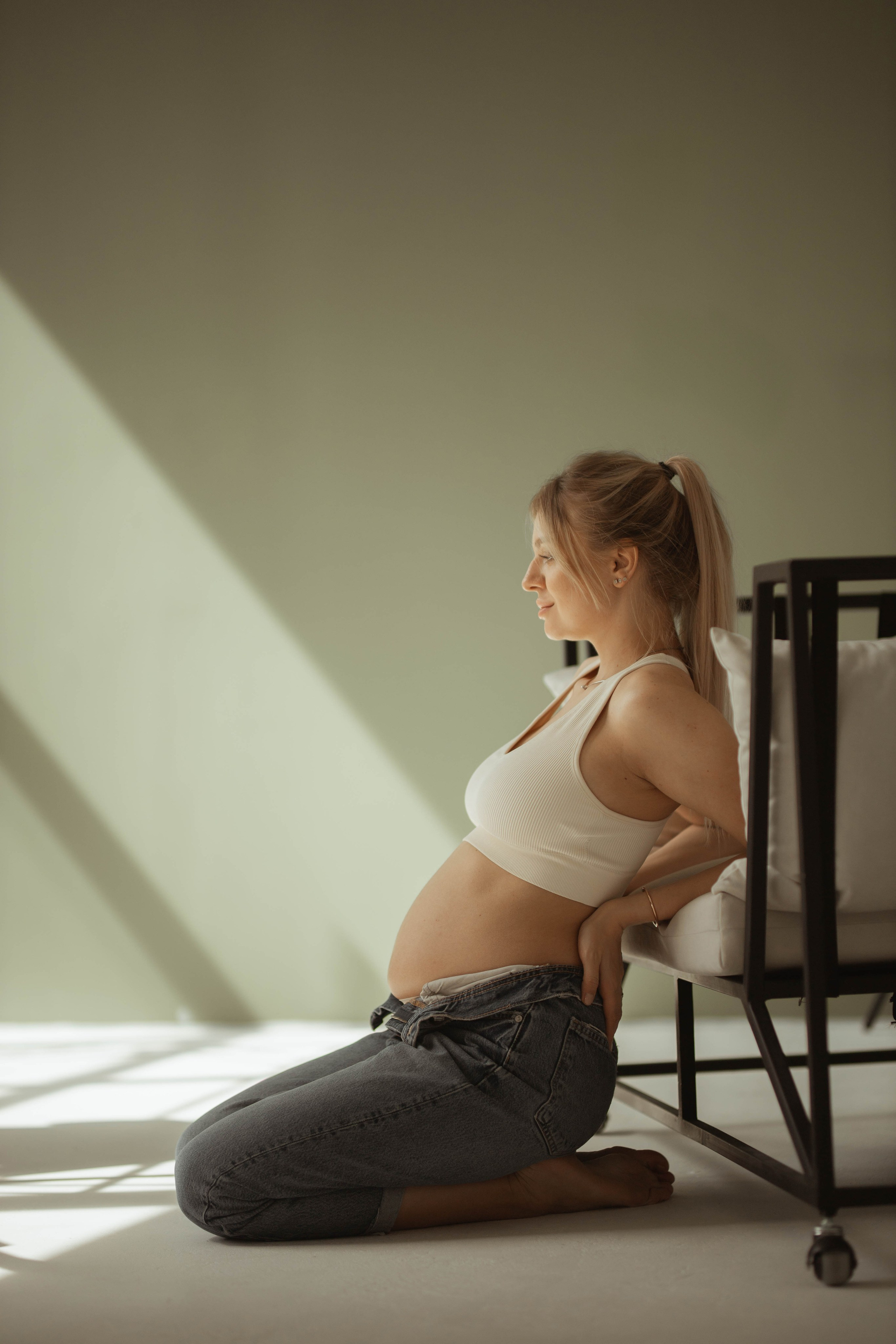 Pregnant. Lifestyle photographer Vancouver Island