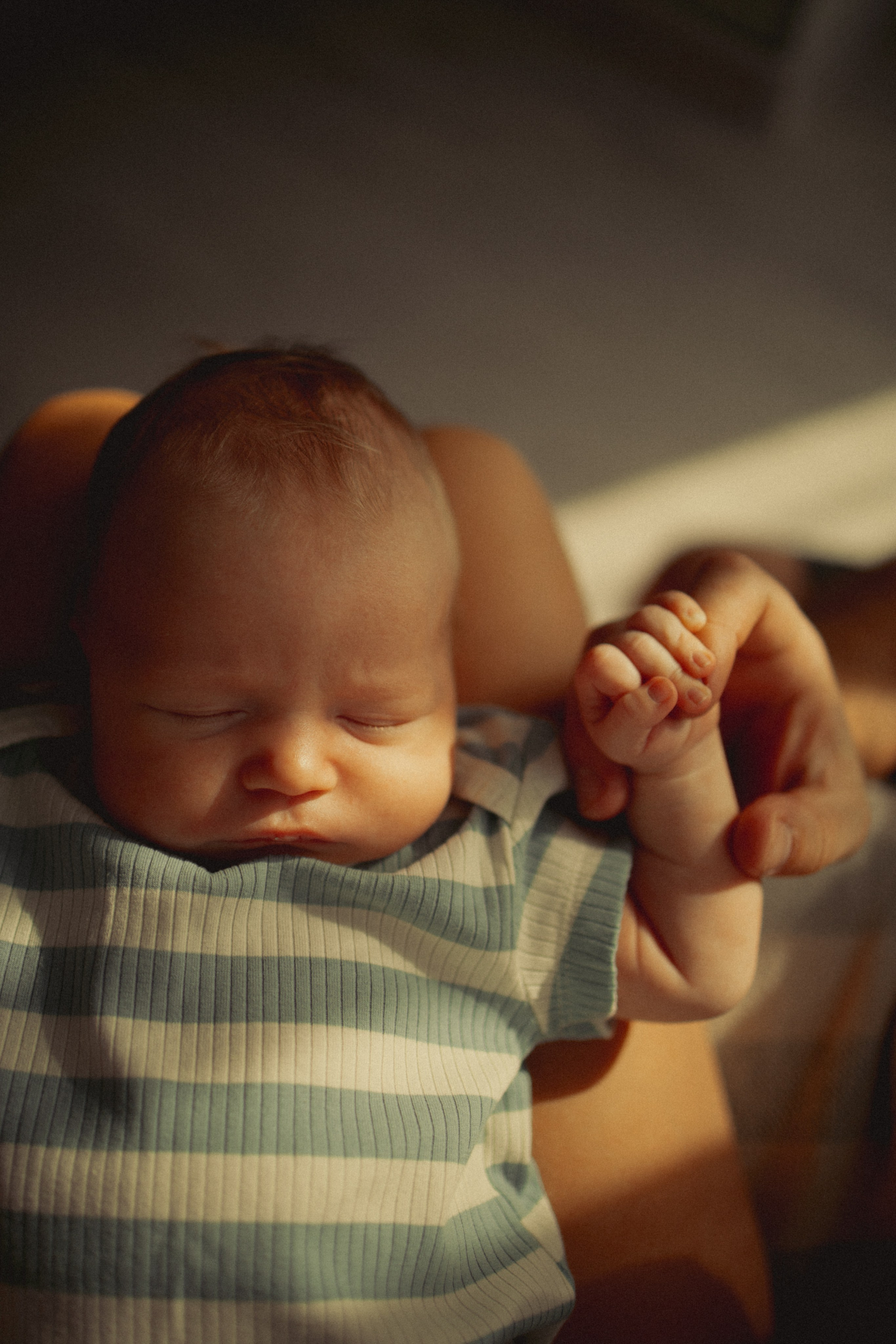 Newborn. Lifestyle photographer Vancouver Island