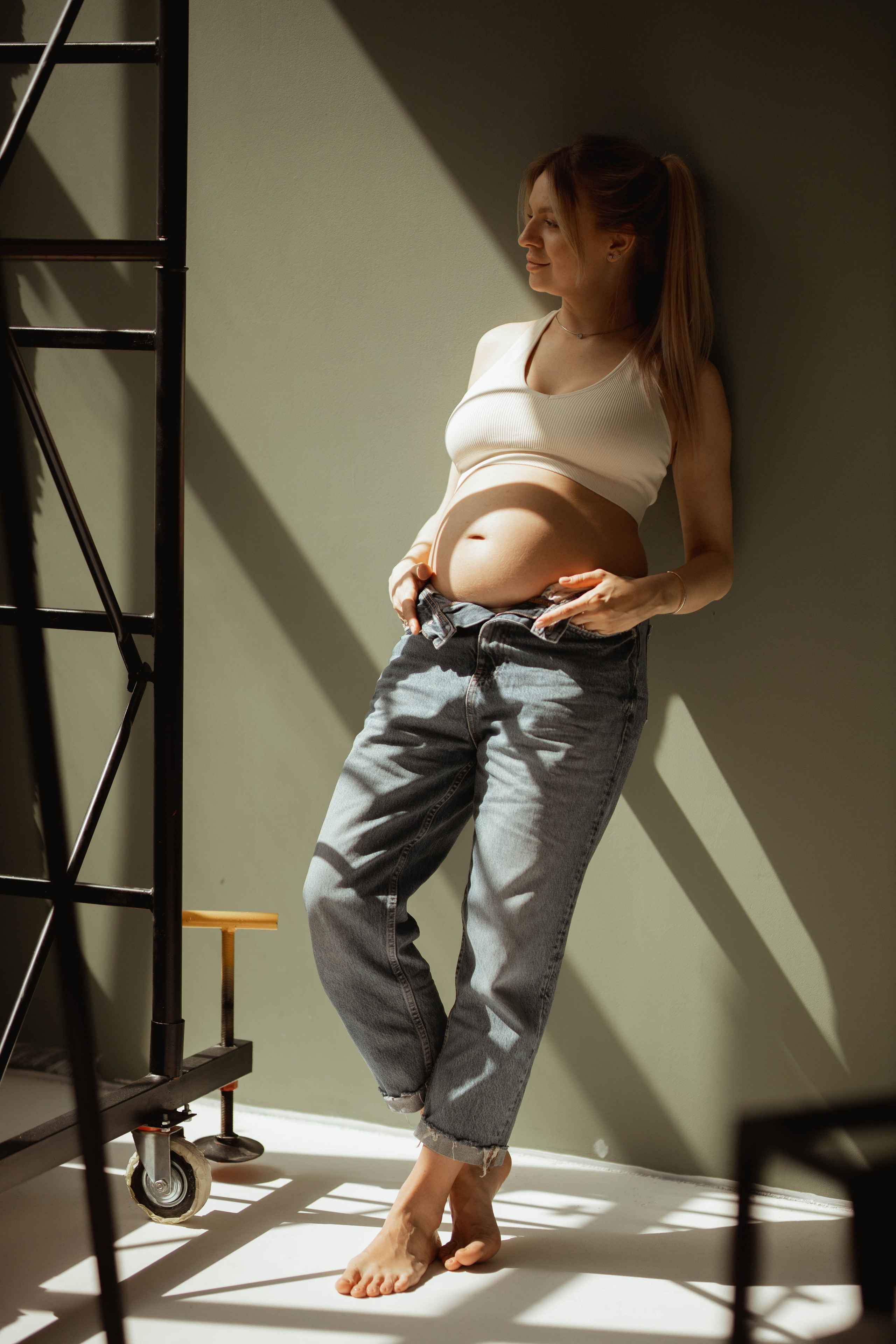 Pregnant. Lifestyle photographer Vancouver Island