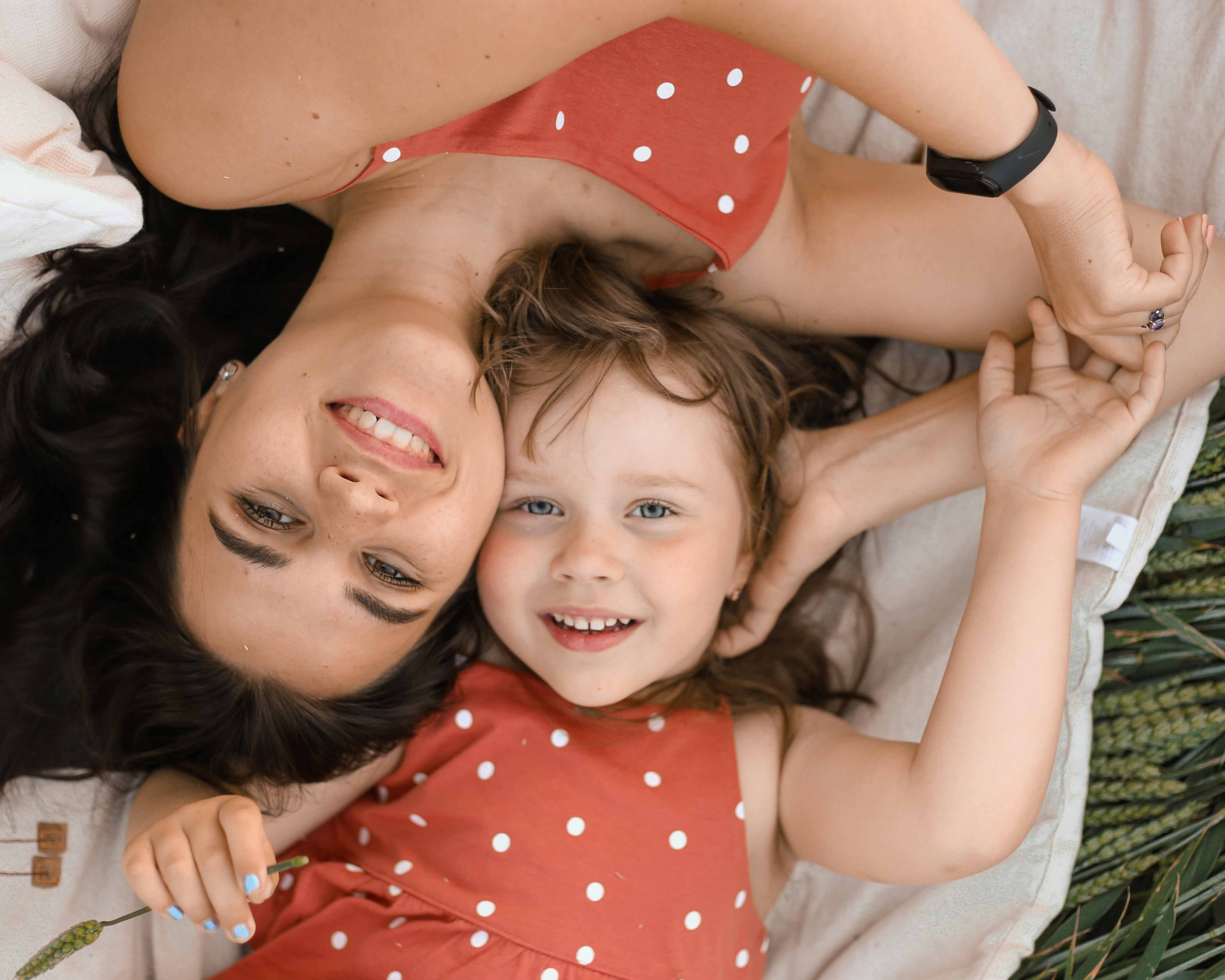 Mom & daughter. Lifestyle photographer Vancouver Island