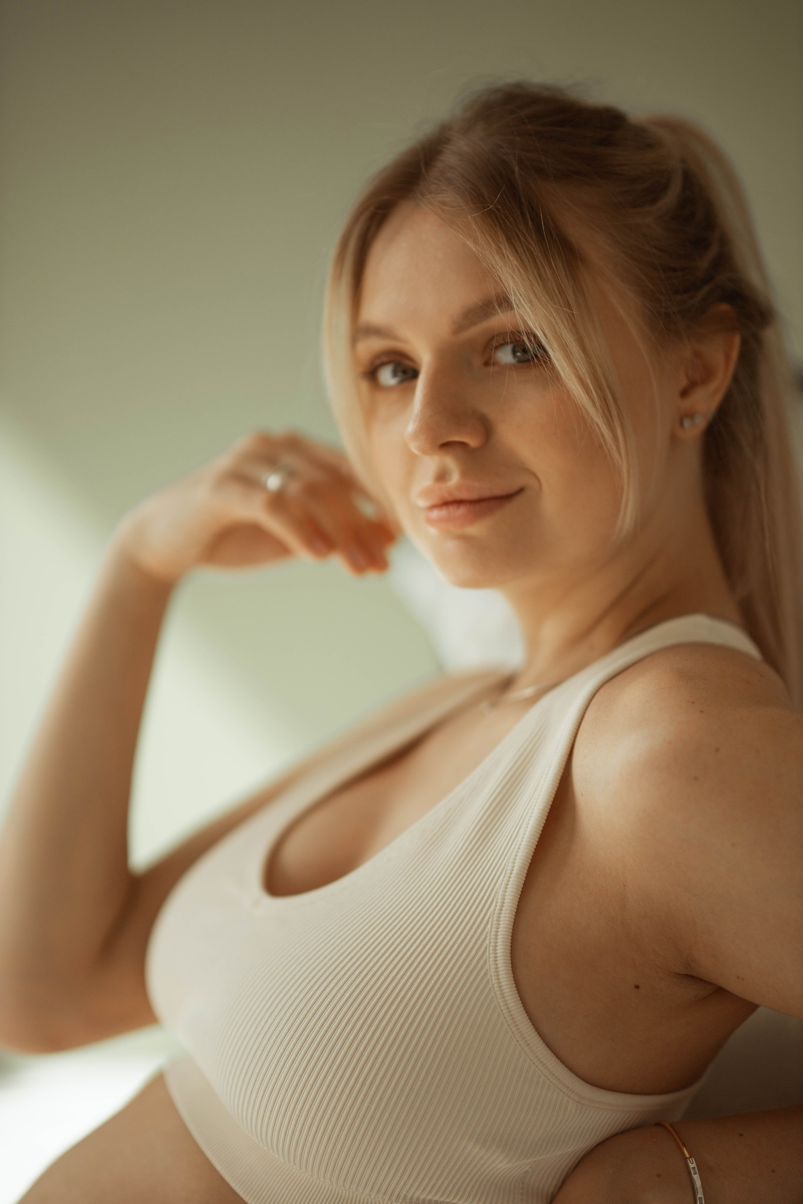 Pregnant. Lifestyle photographer Vancouver Island