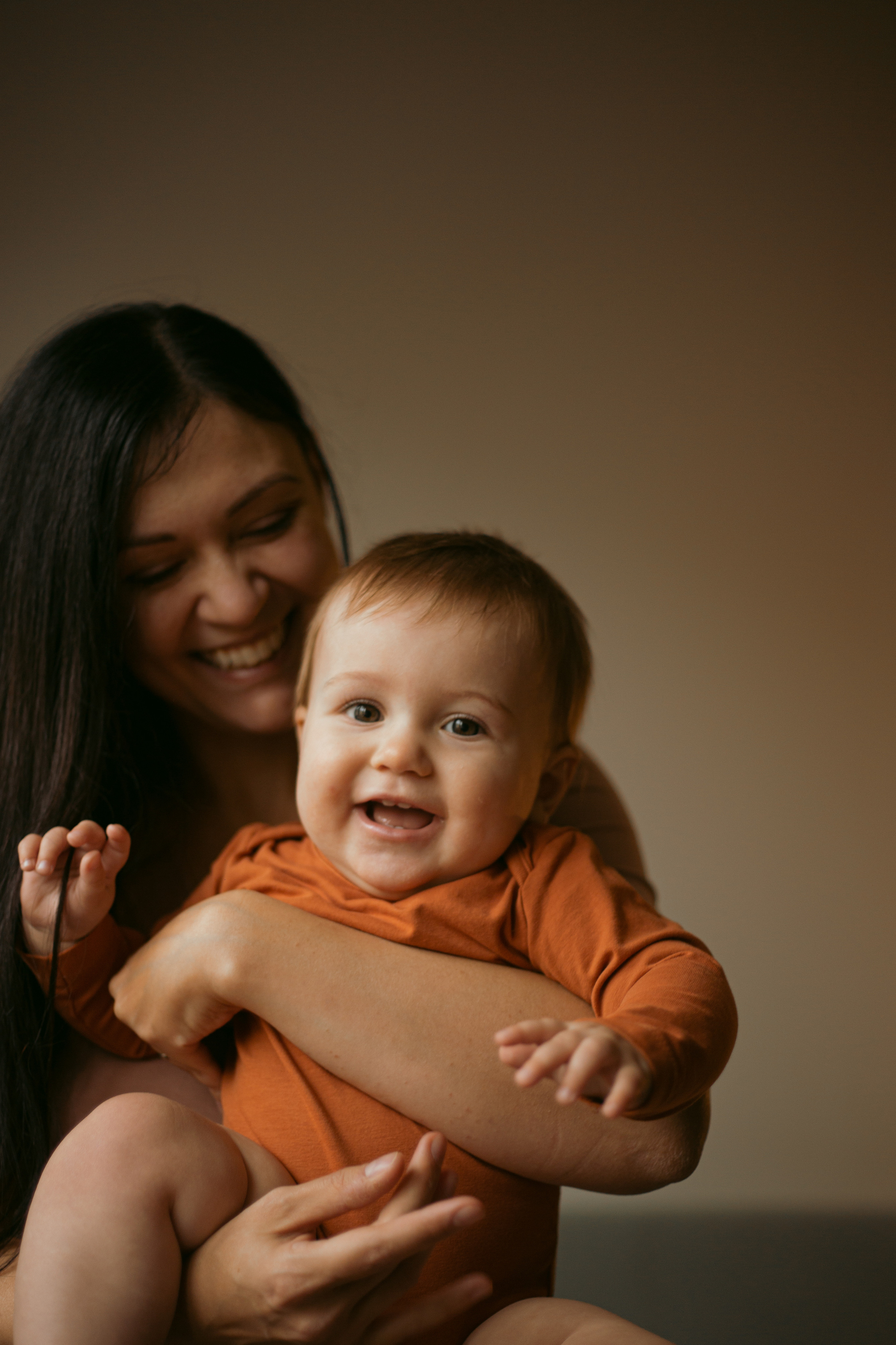 Mom + baby. Lifestyle photographer Vancouver Island