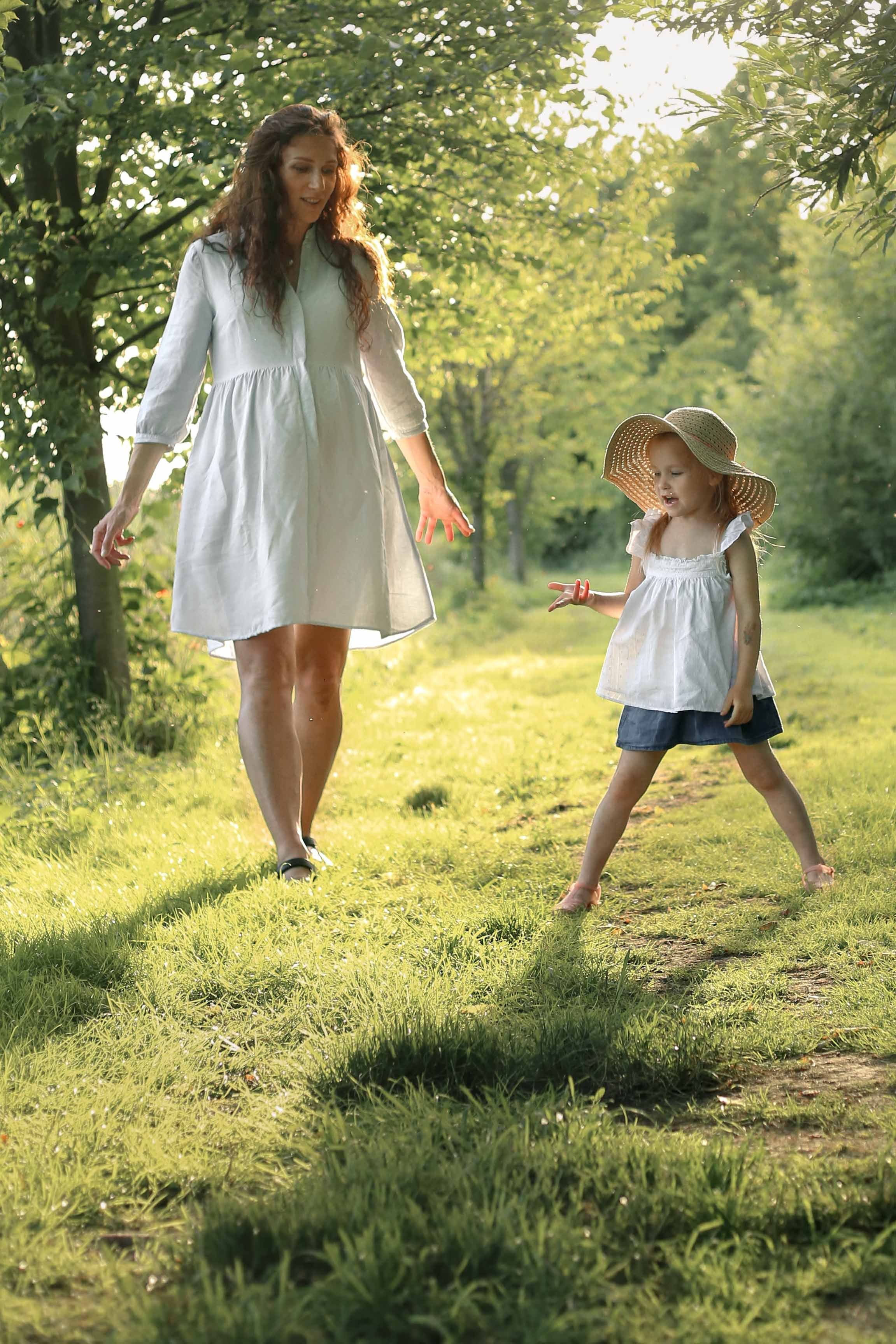 Mom & daughter. Lifestyle photographer Vancouver Island