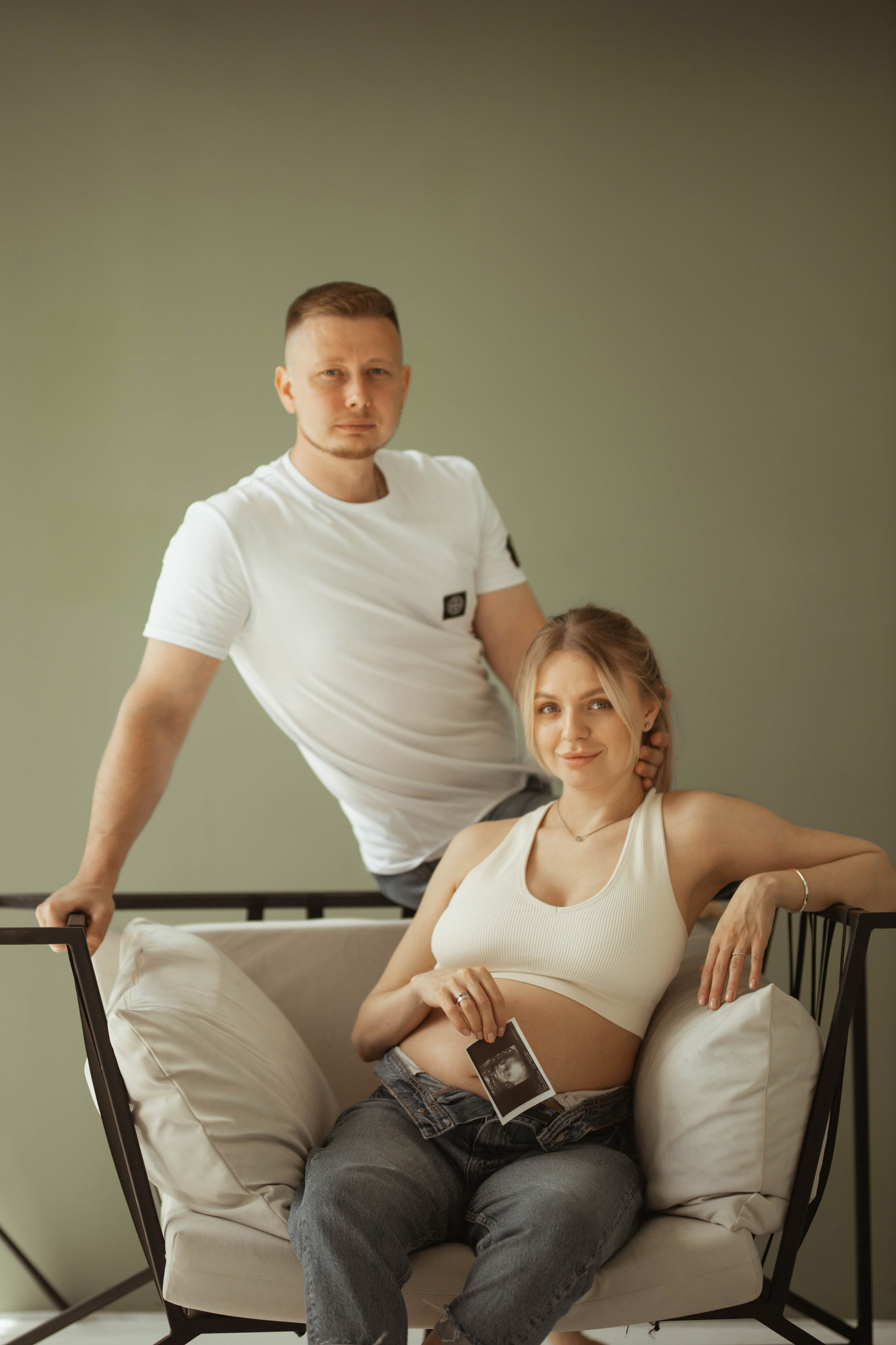 Pregnant. Lifestyle photographer Vancouver Island