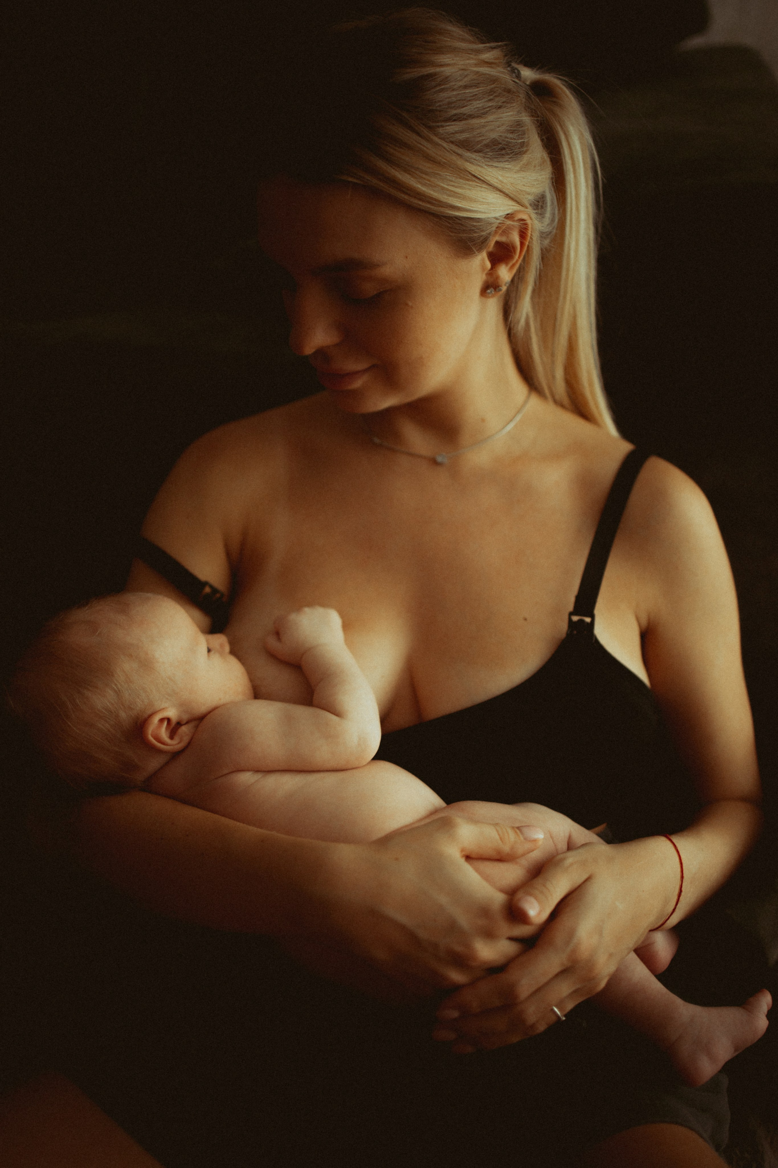 Newborn. Lifestyle photographer Vancouver Island