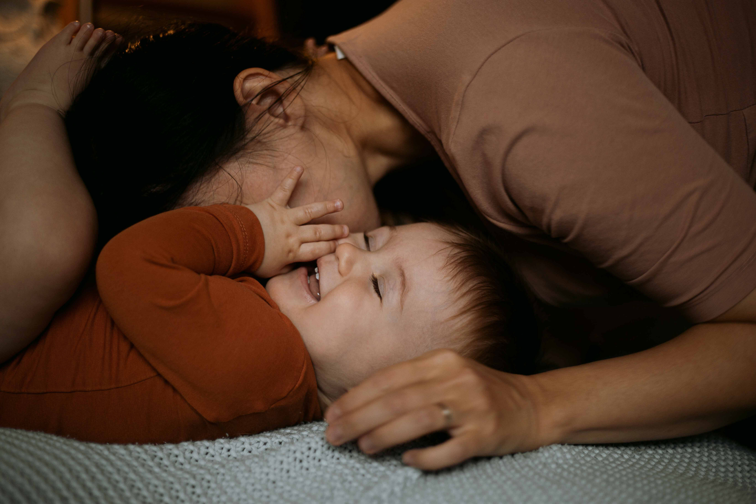 Mom + baby. Lifestyle photographer Vancouver Island
