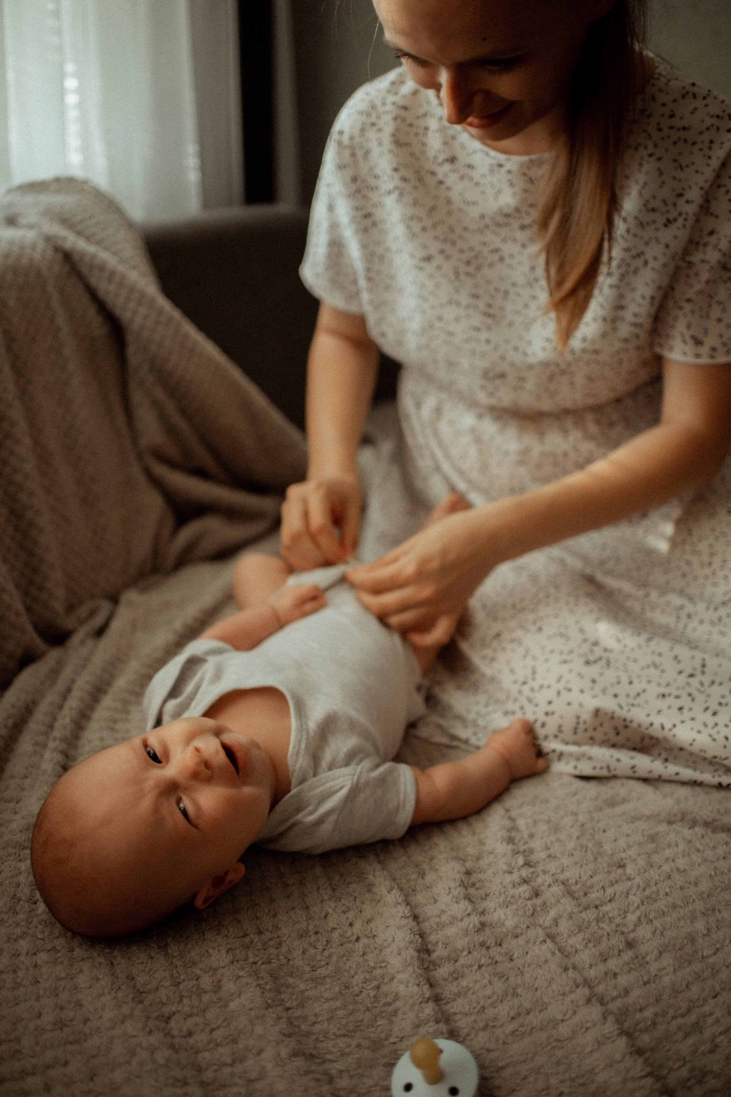 Newborn. Lifestyle photographer Vancouver Island
