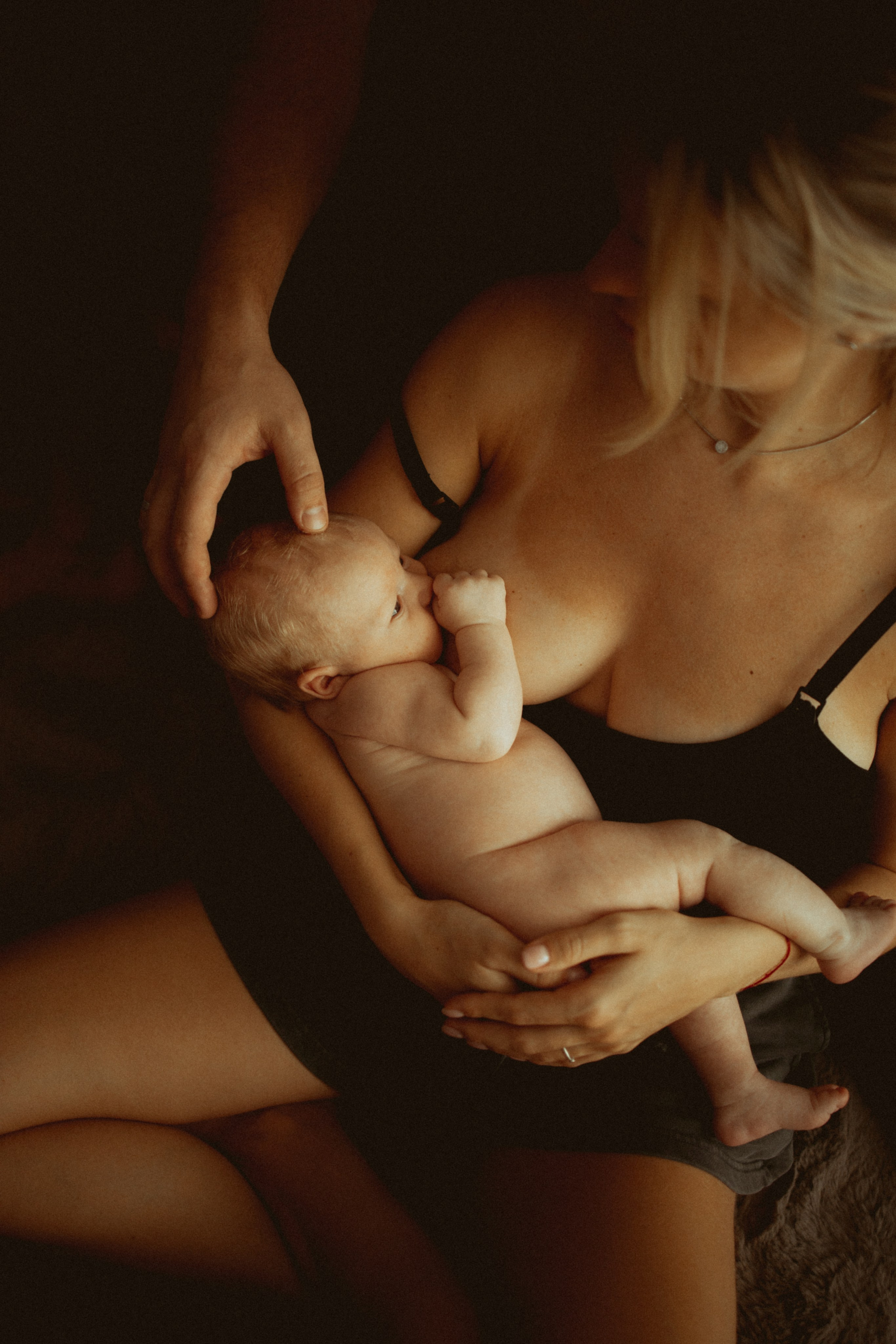 Newborn. Lifestyle photographer Vancouver Island