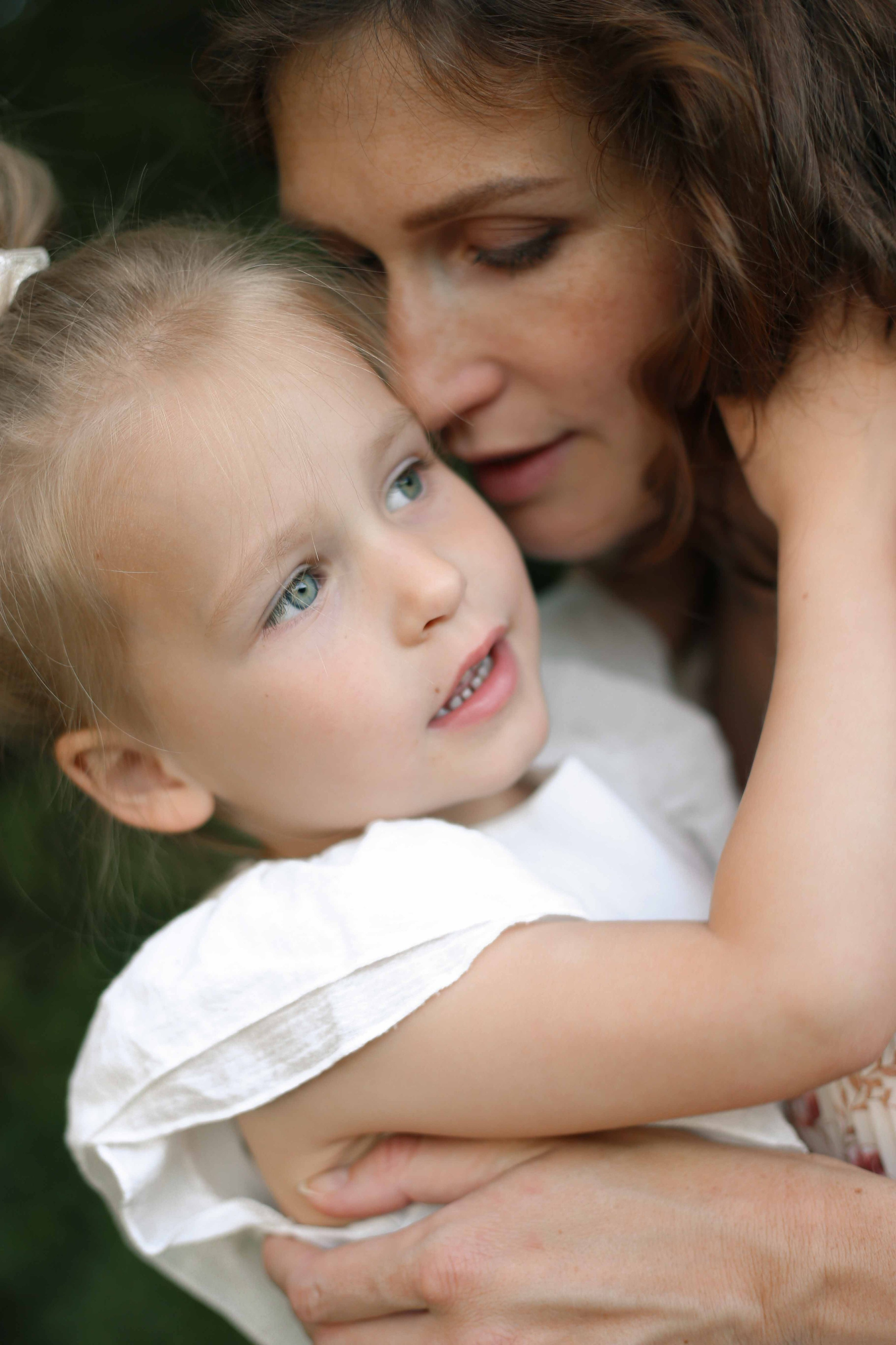 Mom & daughter. Lifestyle photographer Vancouver Island