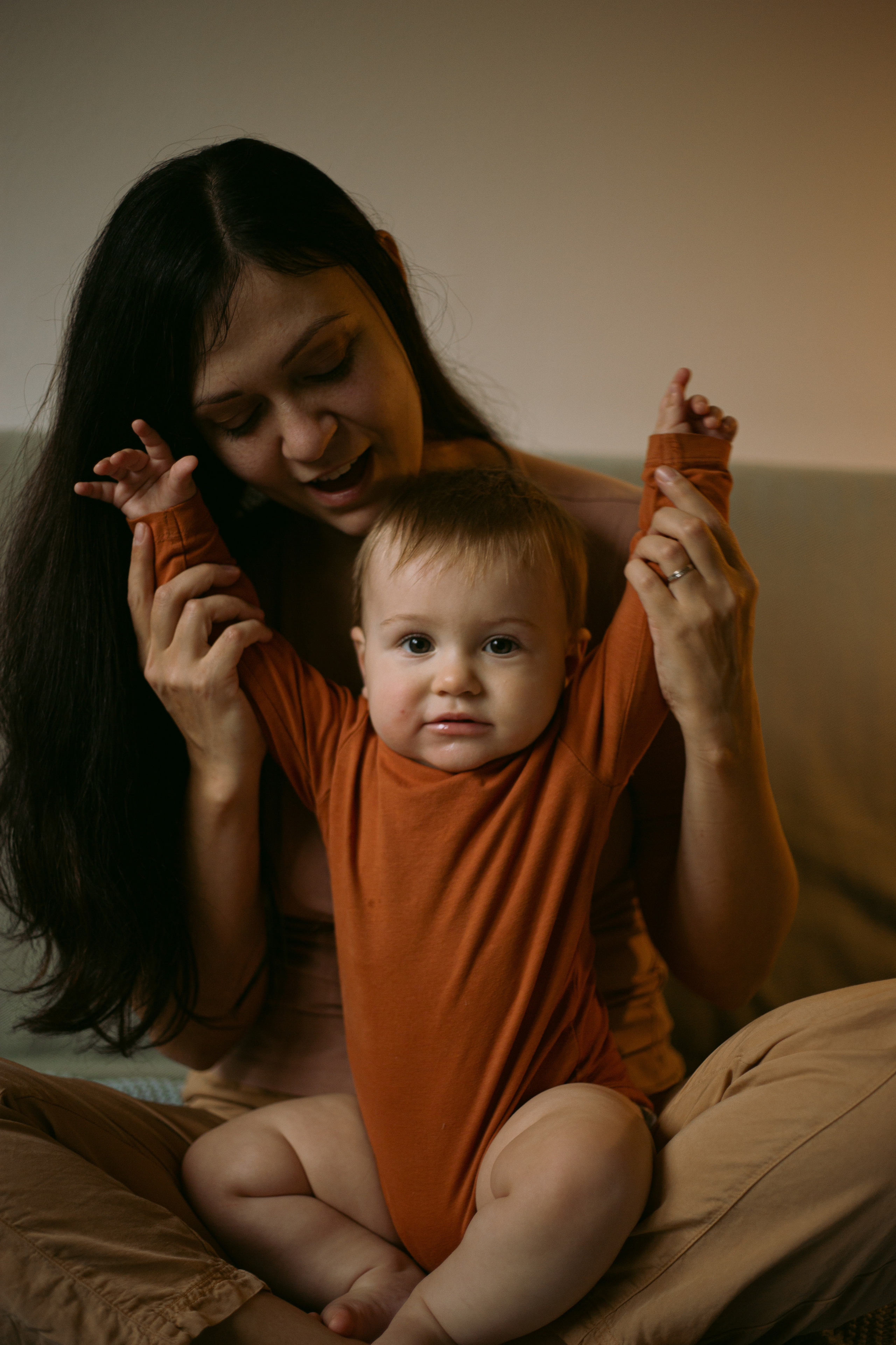Mom + baby. Lifestyle photographer Vancouver Island