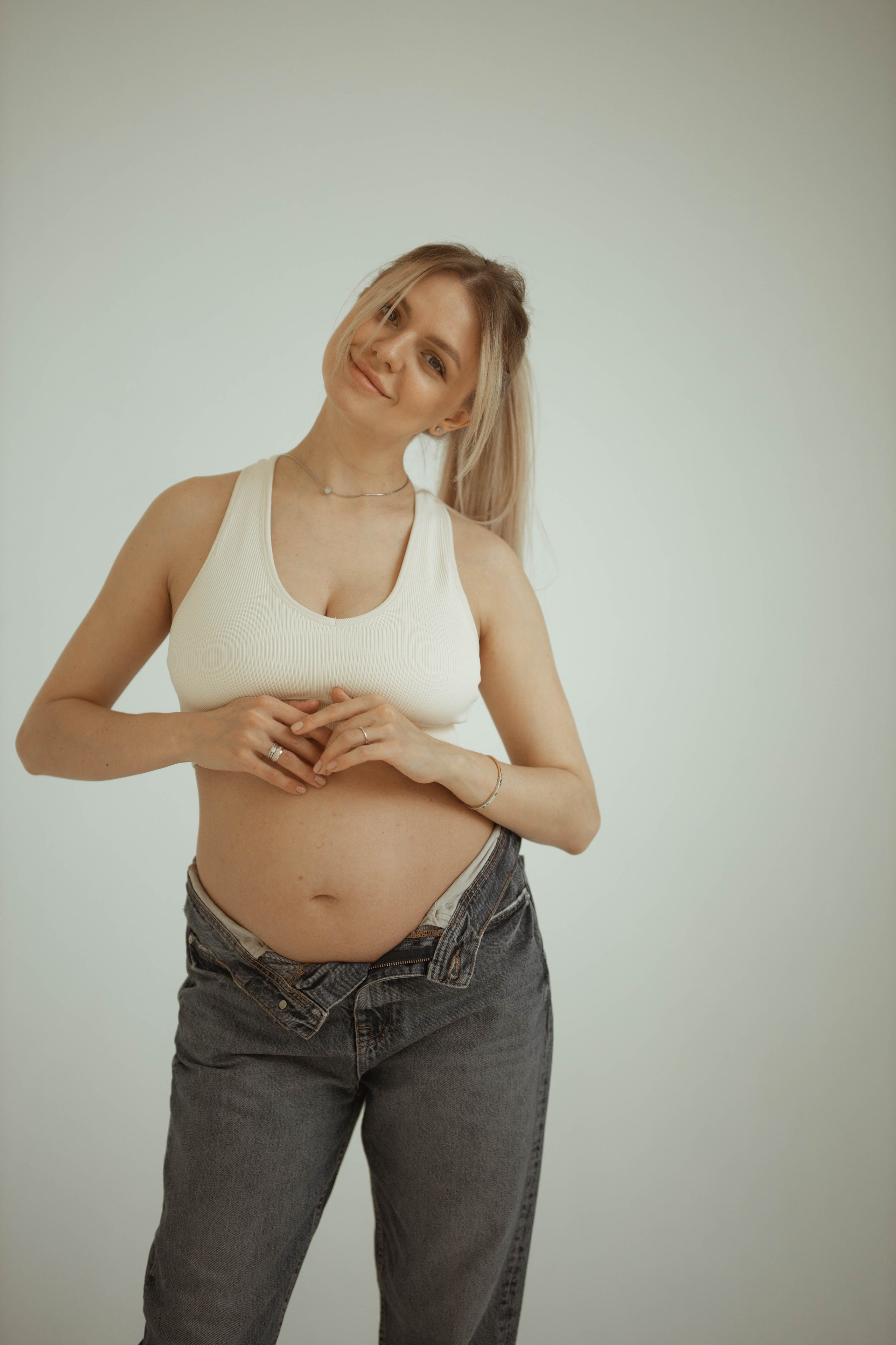 Pregnant. Lifestyle photographer Vancouver Island