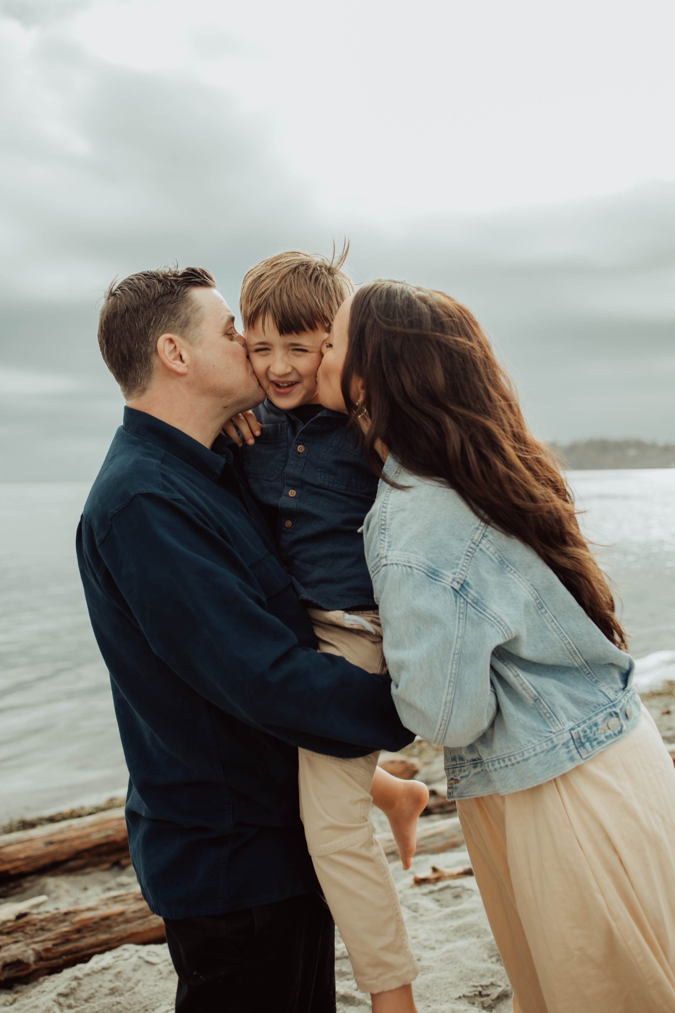 Family. Lifestyle photographer Vancouver Island