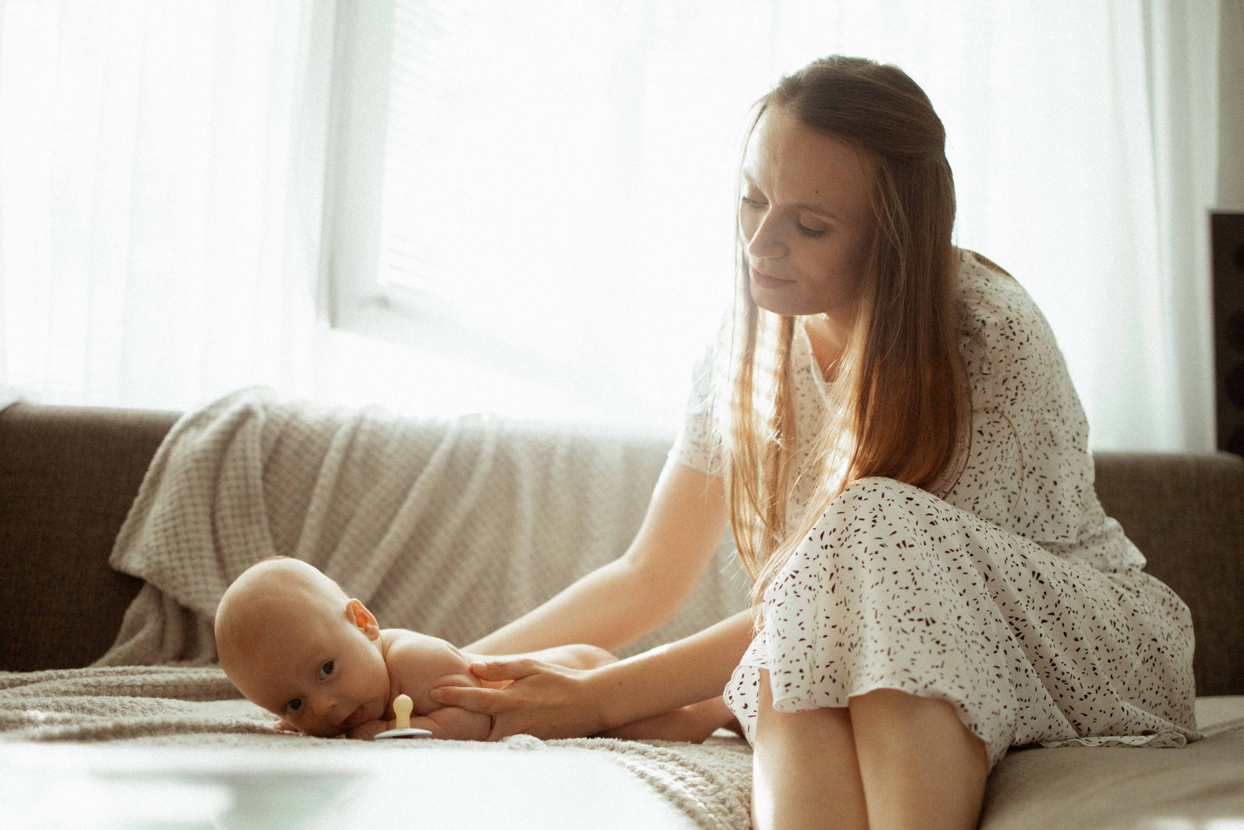 Newborn. Lifestyle photographer Vancouver Island