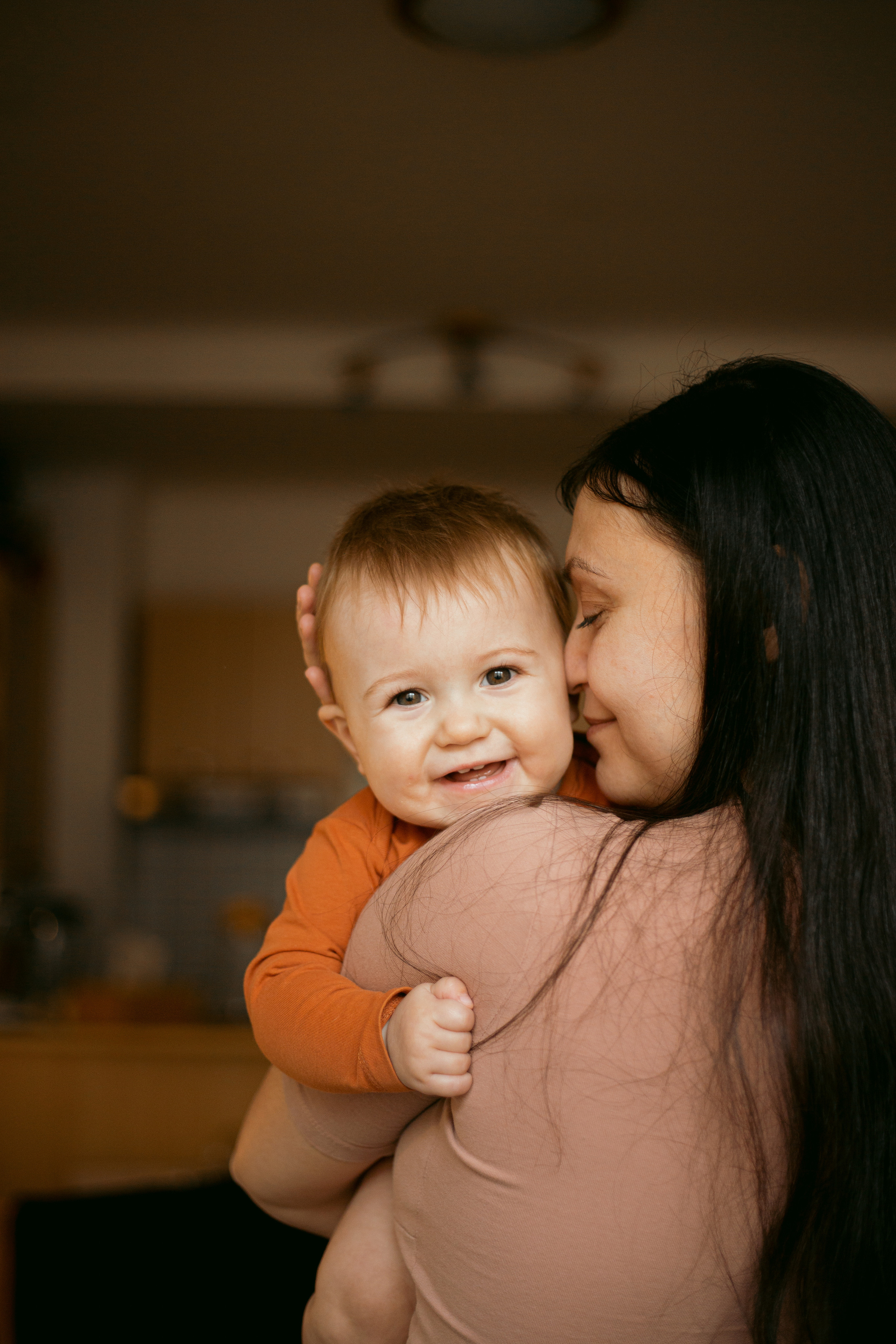 Mom + baby. Lifestyle photographer Vancouver Island