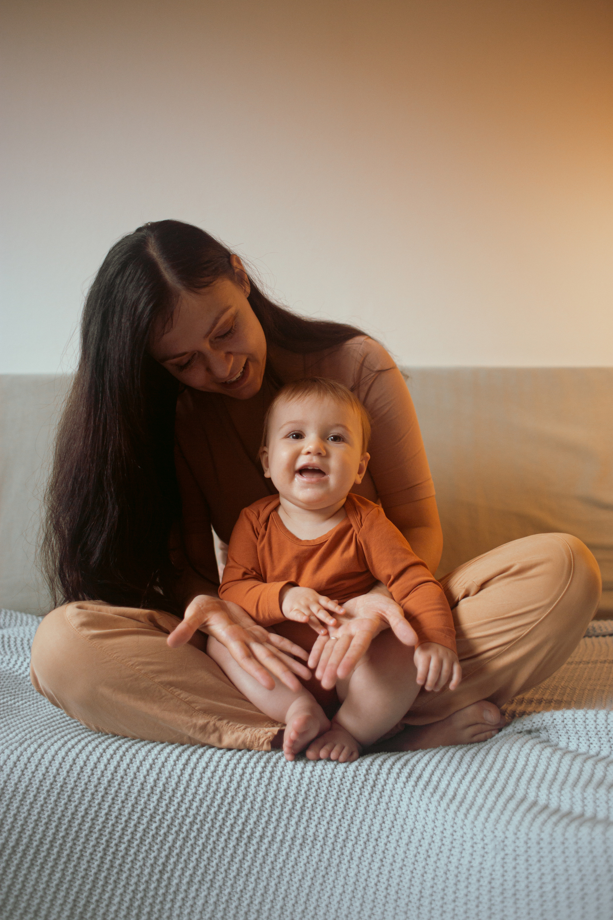 Mom + baby. Lifestyle photographer Vancouver Island