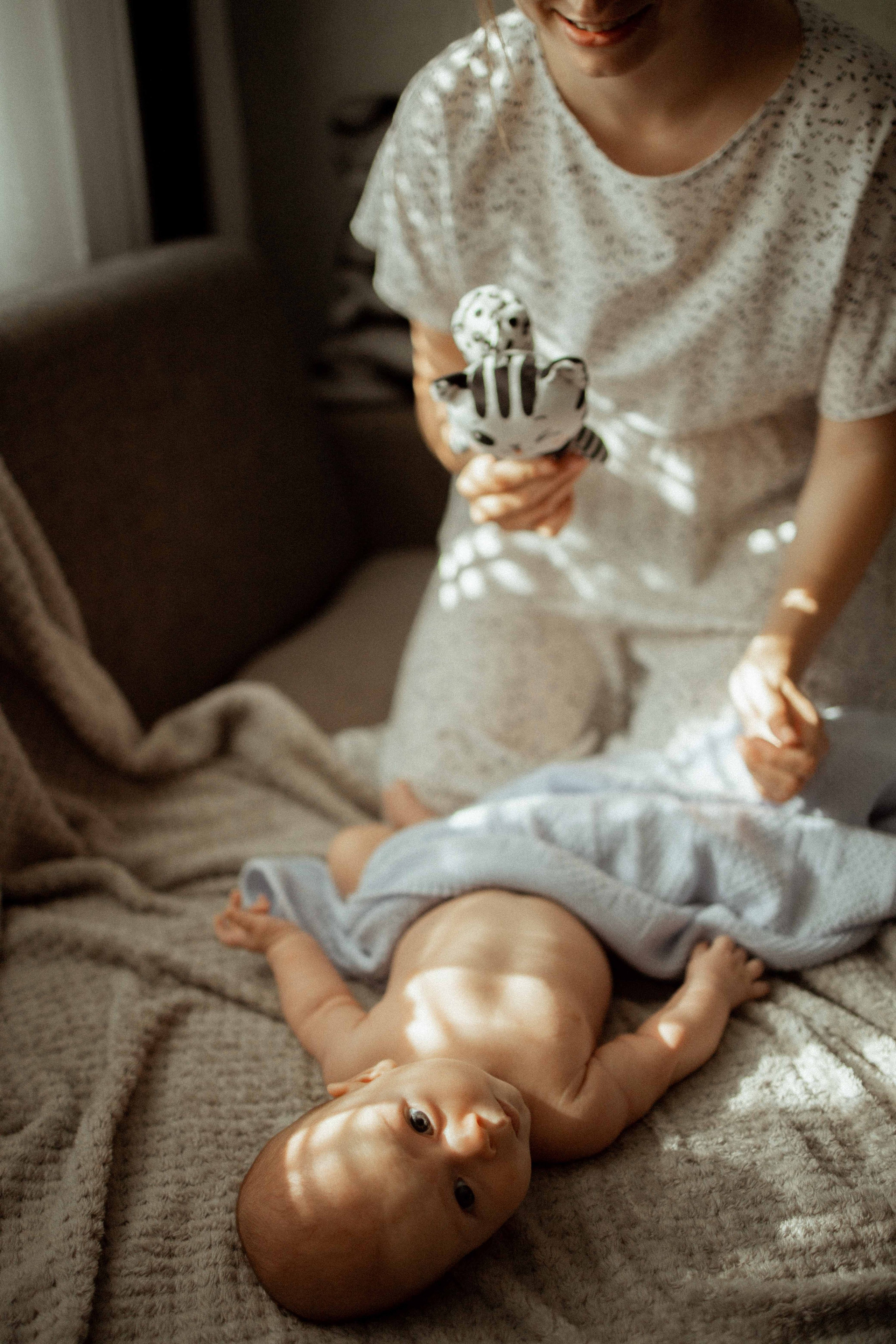 Newborn. Lifestyle photographer Vancouver Island