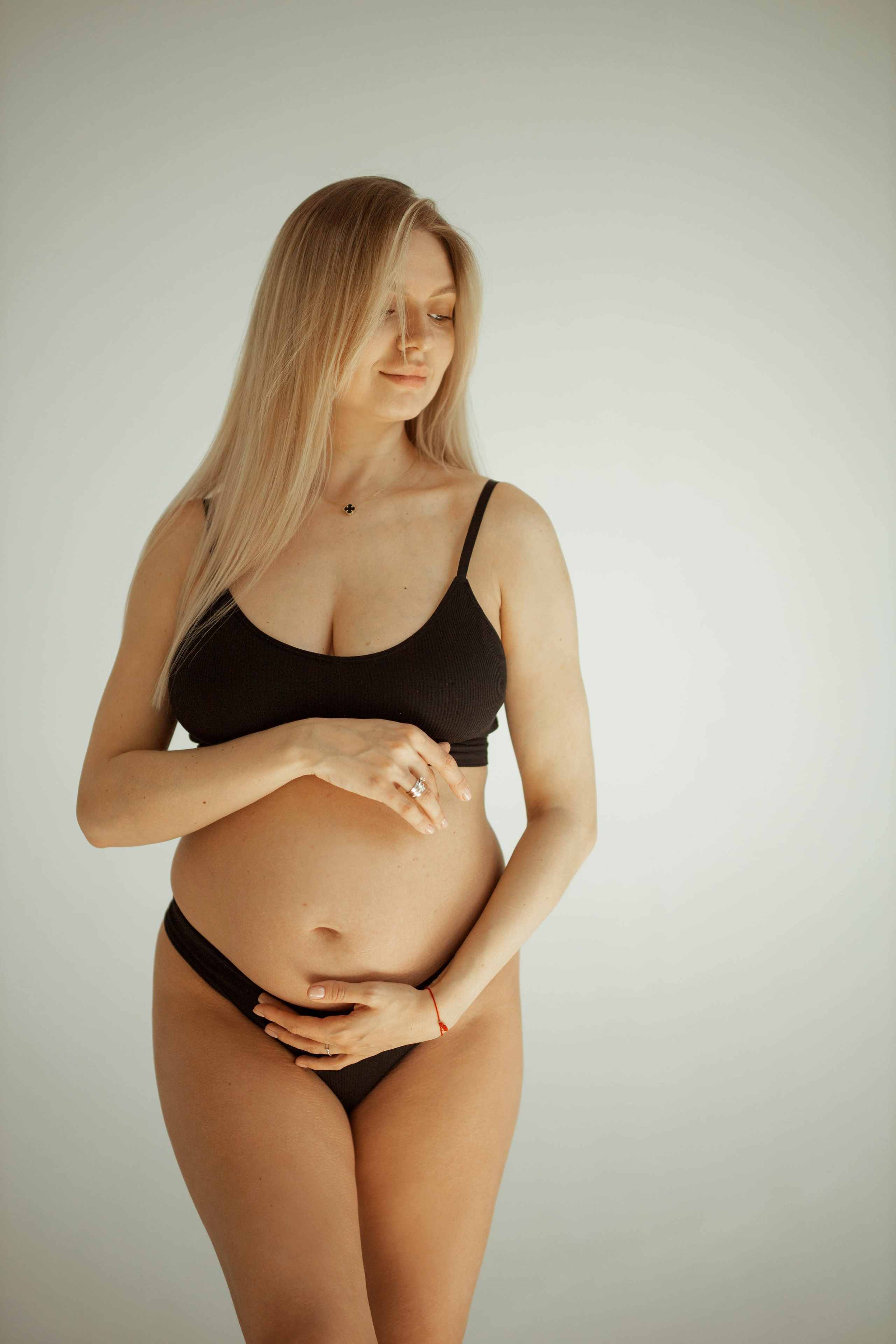 Pregnant. Lifestyle photographer Vancouver Island