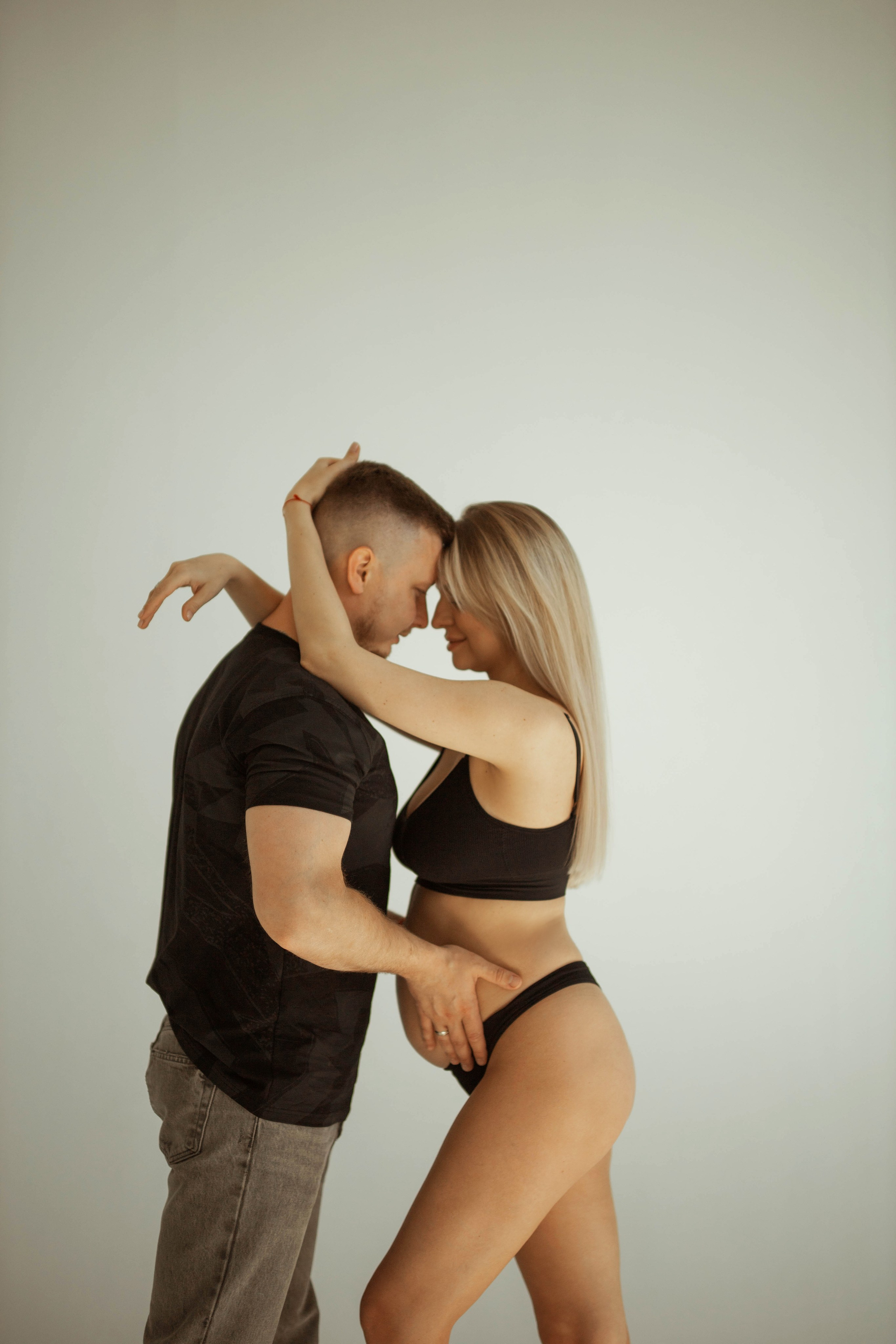 Pregnant. Lifestyle photographer Vancouver Island