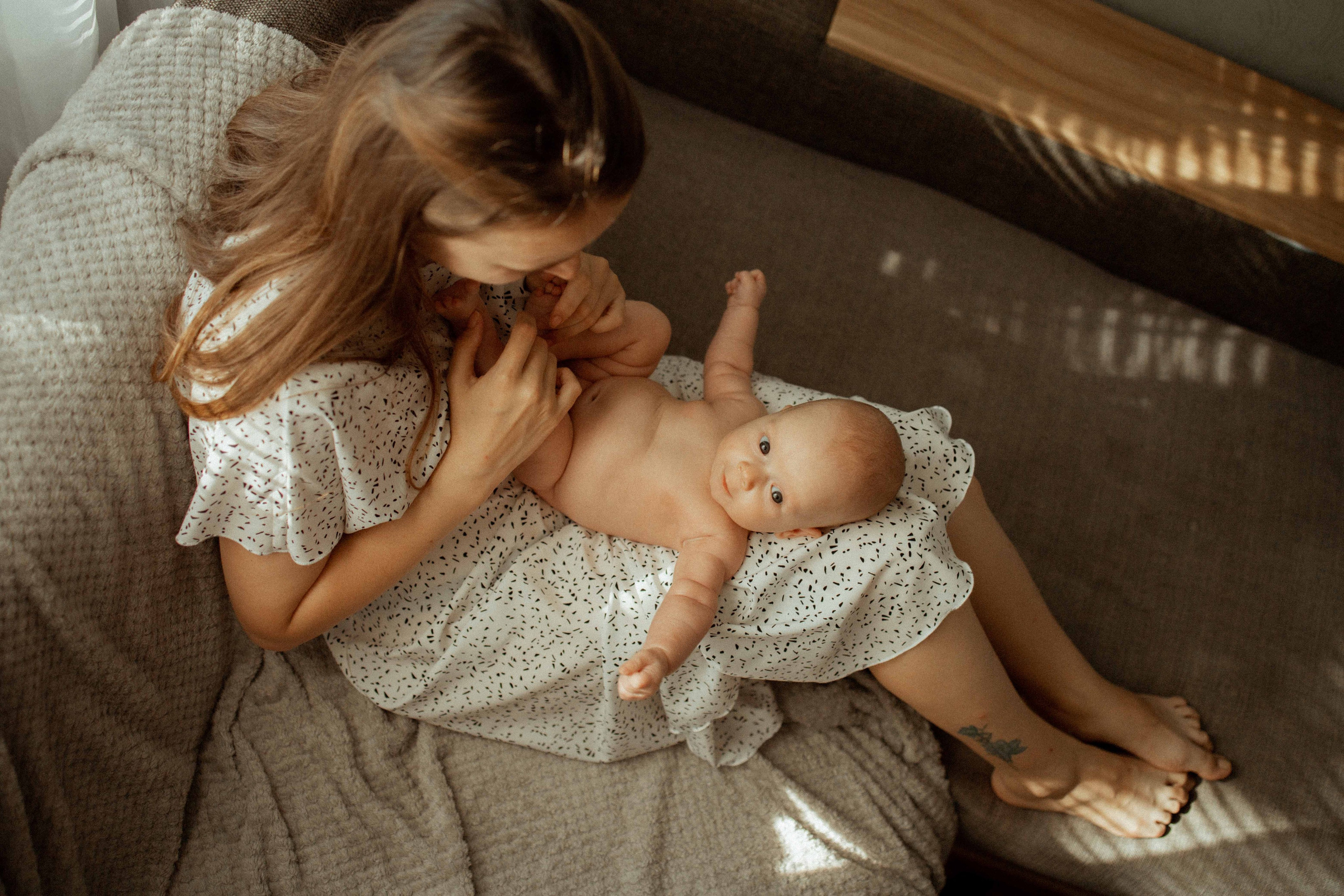 Newborn. Lifestyle photographer Vancouver Island