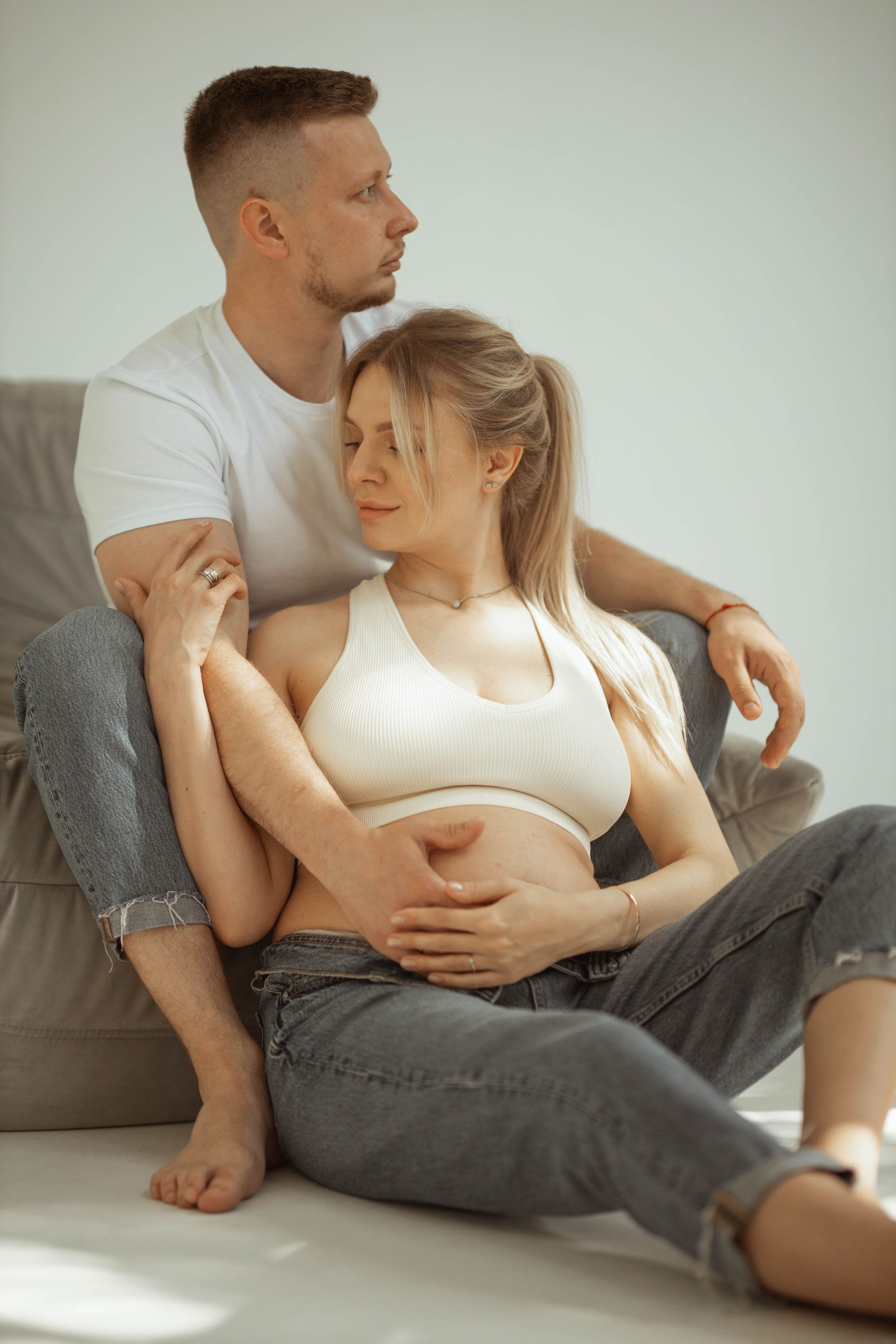 Pregnant. Lifestyle photographer Vancouver Island